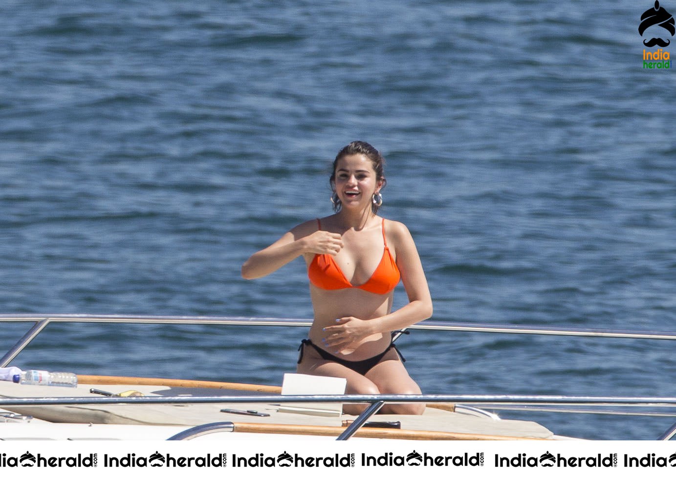 Selena Gomez Caught in Bikini while enjoying a vacay in a Yacht Set 1