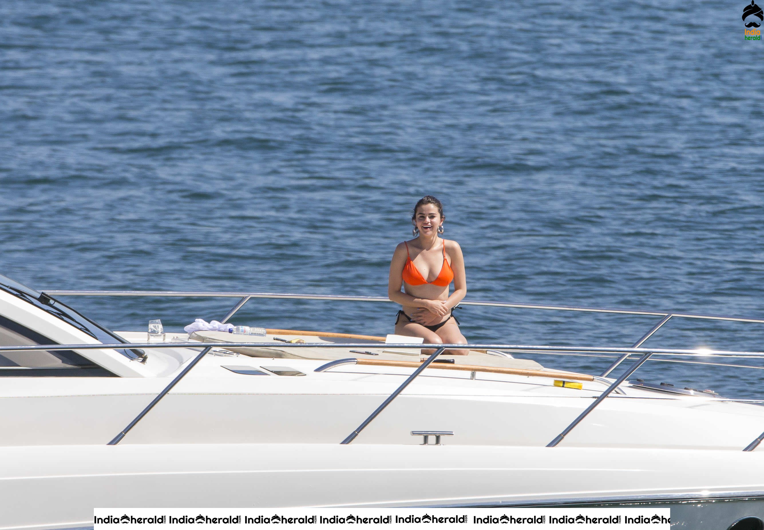 Selena Gomez Caught in Bikini while enjoying a vacay in a Yacht Set 1