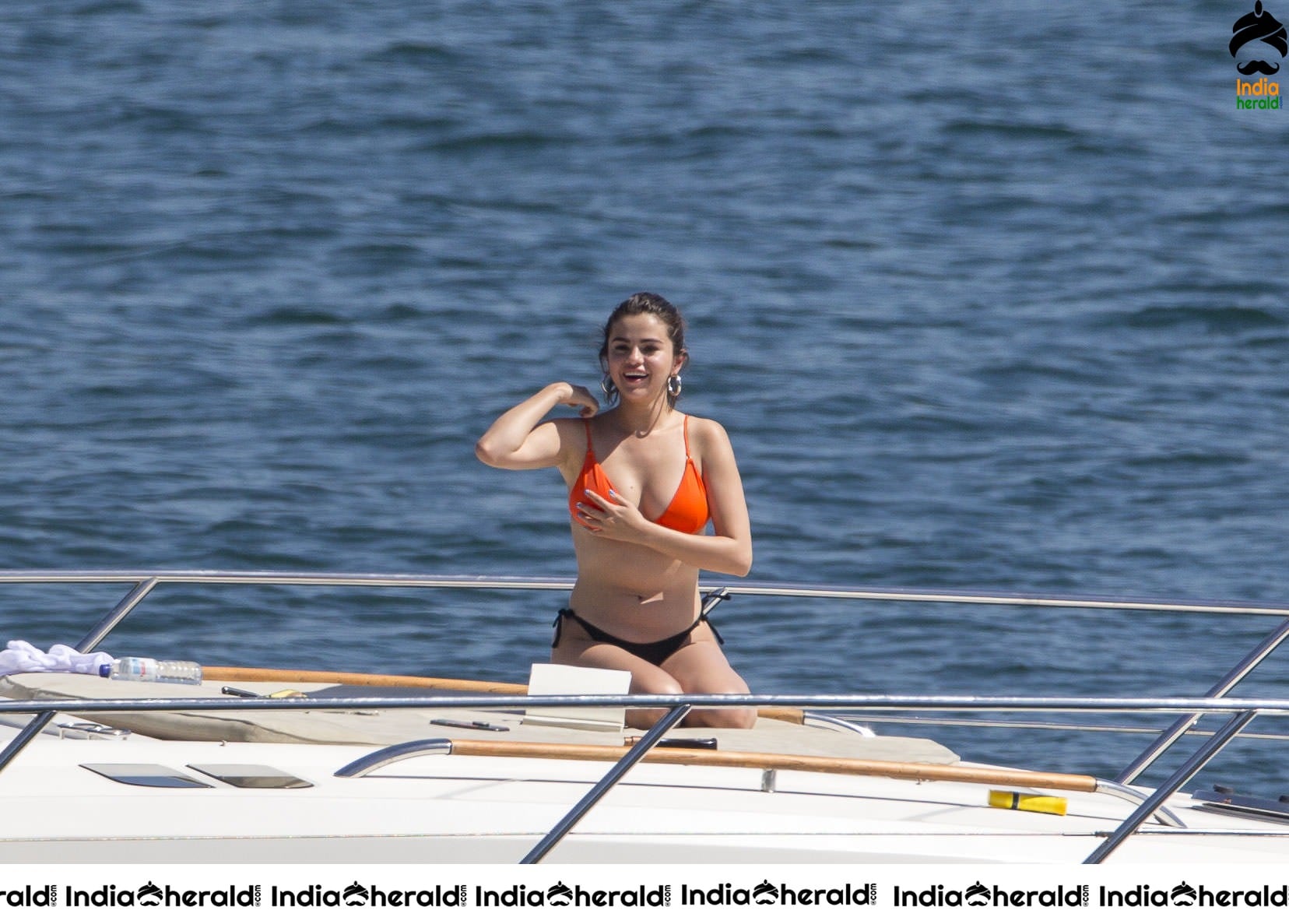 Selena Gomez Caught in Bikini while enjoying a vacay in a Yacht Set 1