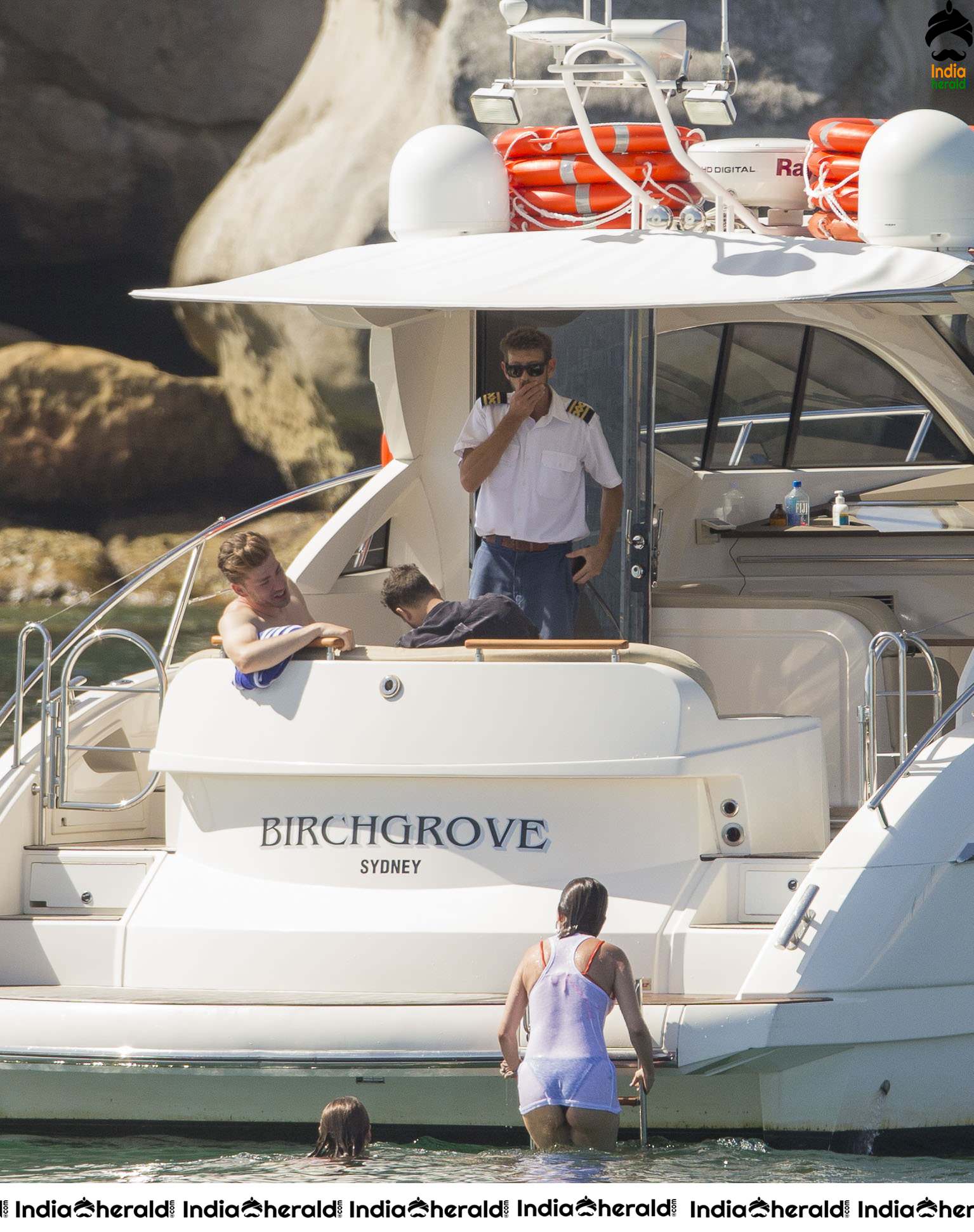 Selena Gomez Caught in Bikini while enjoying a vacay in a Yacht Set 1