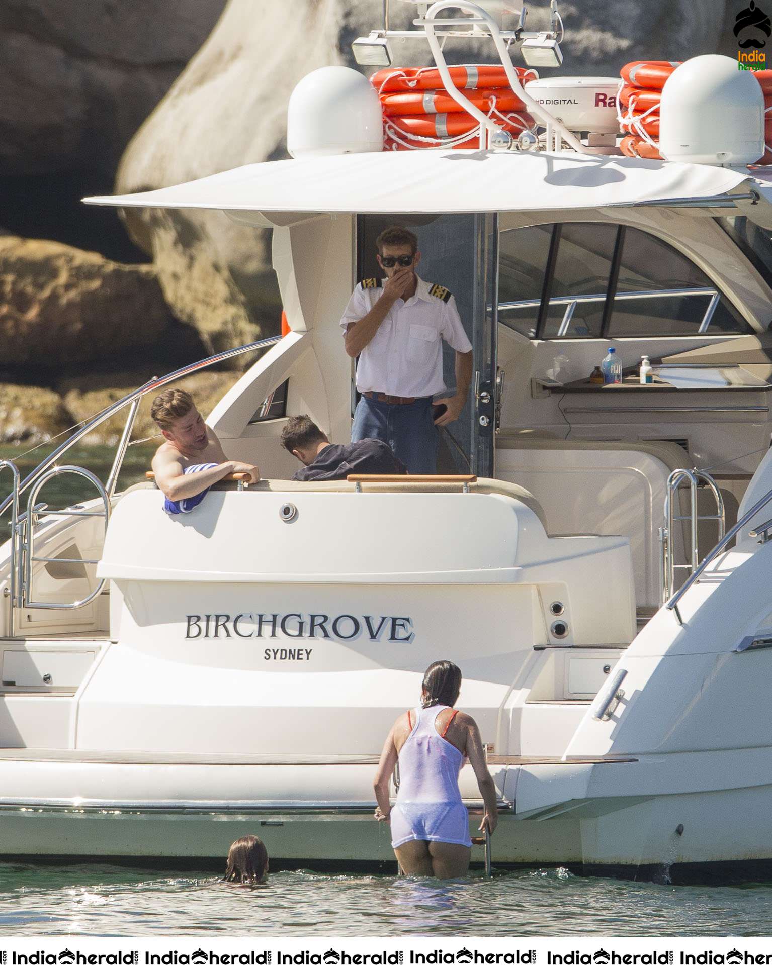 Selena Gomez Caught in Bikini while enjoying a vacay in a Yacht Set 1