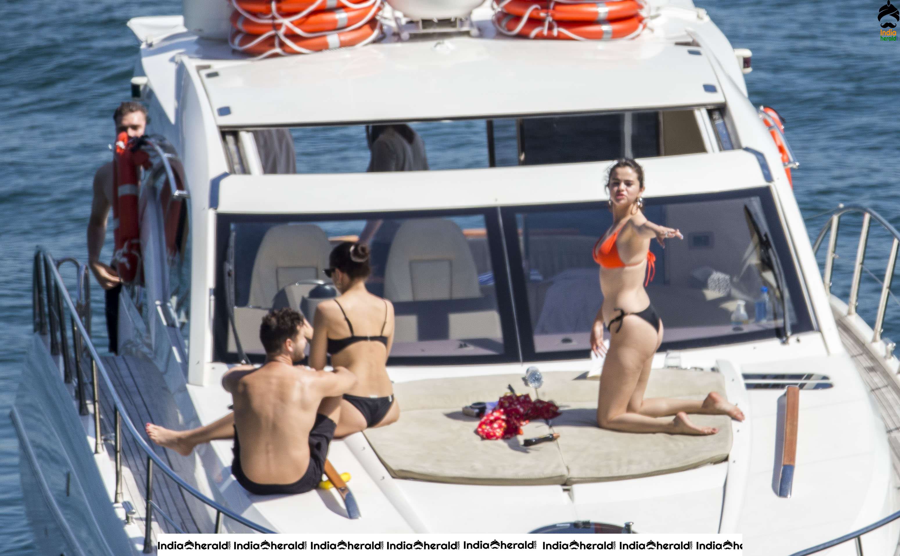 Selena Gomez Caught in Bikini while enjoying a vacay in a Yacht Set 1