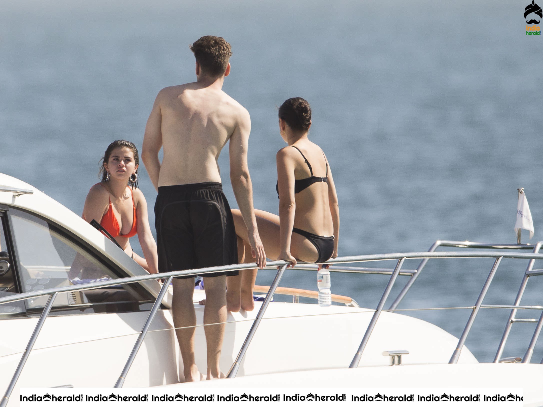 Selena Gomez Caught in Bikini while enjoying a vacay in a Yacht Set 2