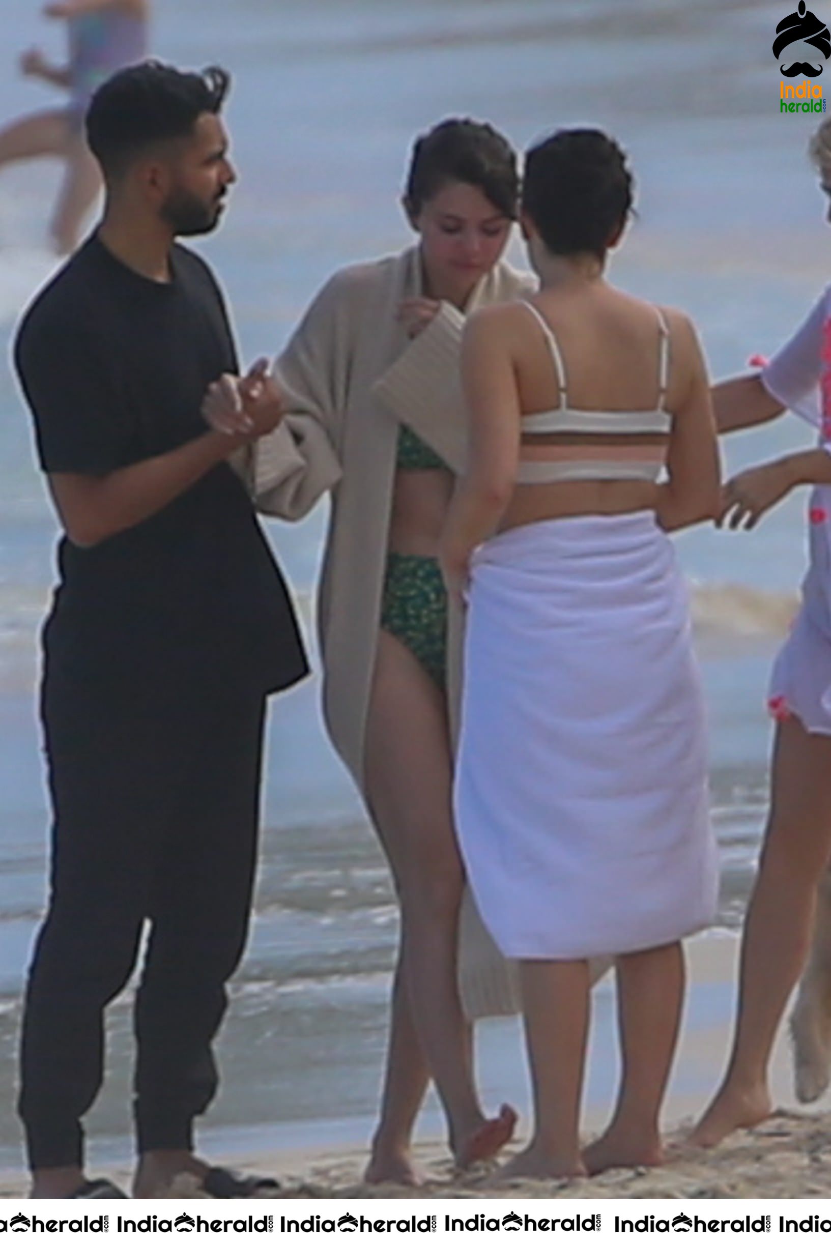 Selena Gomez Hot Photos in a Bikini as she flaunts her Young little body at a Beach in Hawaii Set 1