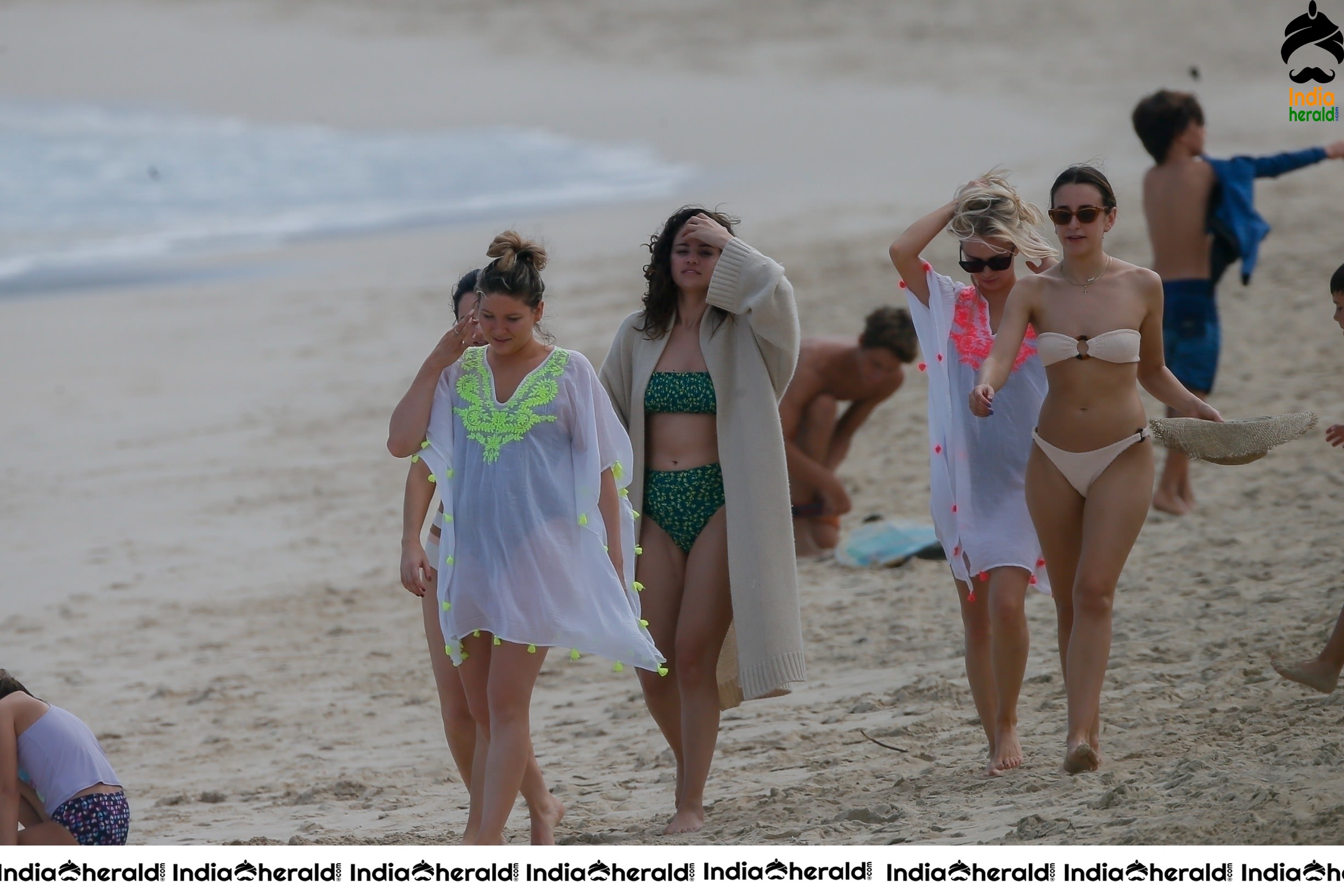 Selena Gomez Hot Photos in a Bikini as she flaunts her Young little body at a Beach in Hawaii Set 1