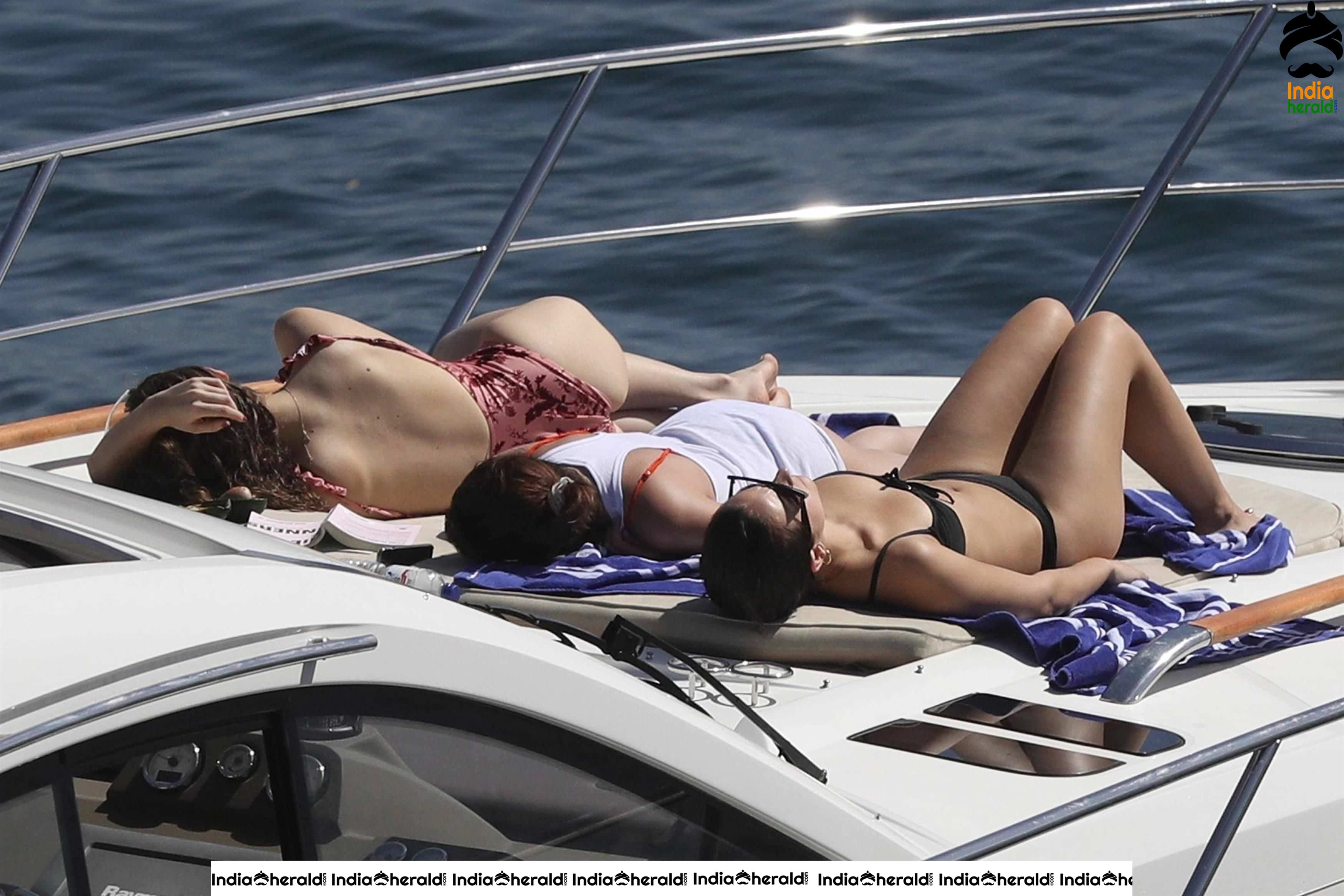 Selena Gomez Shows her Hot Sexy Back and Flaunts her Assets in Bikini Set 3