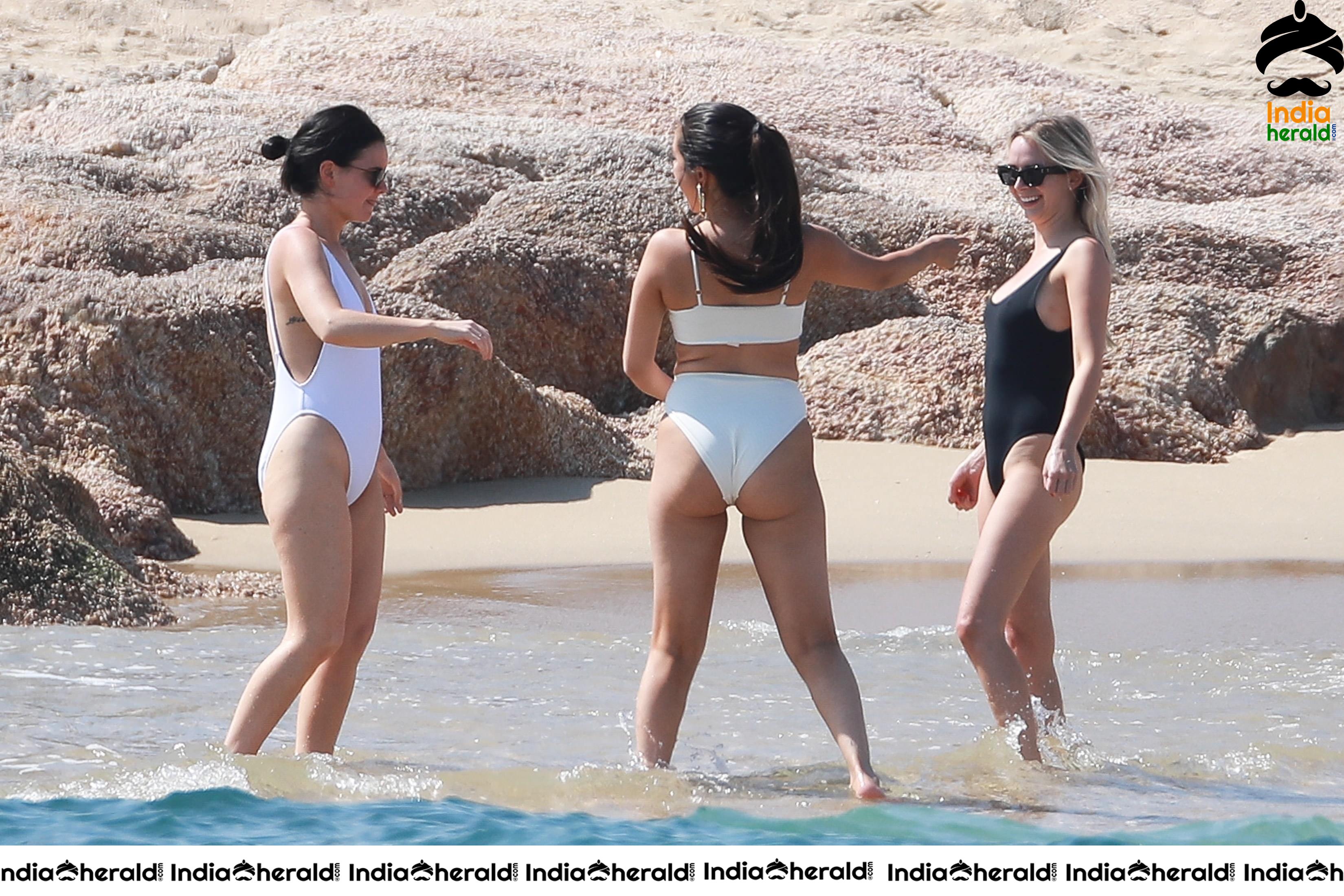 Selena Gomez Wearing A Bikini With Friends In A Beach Set 1