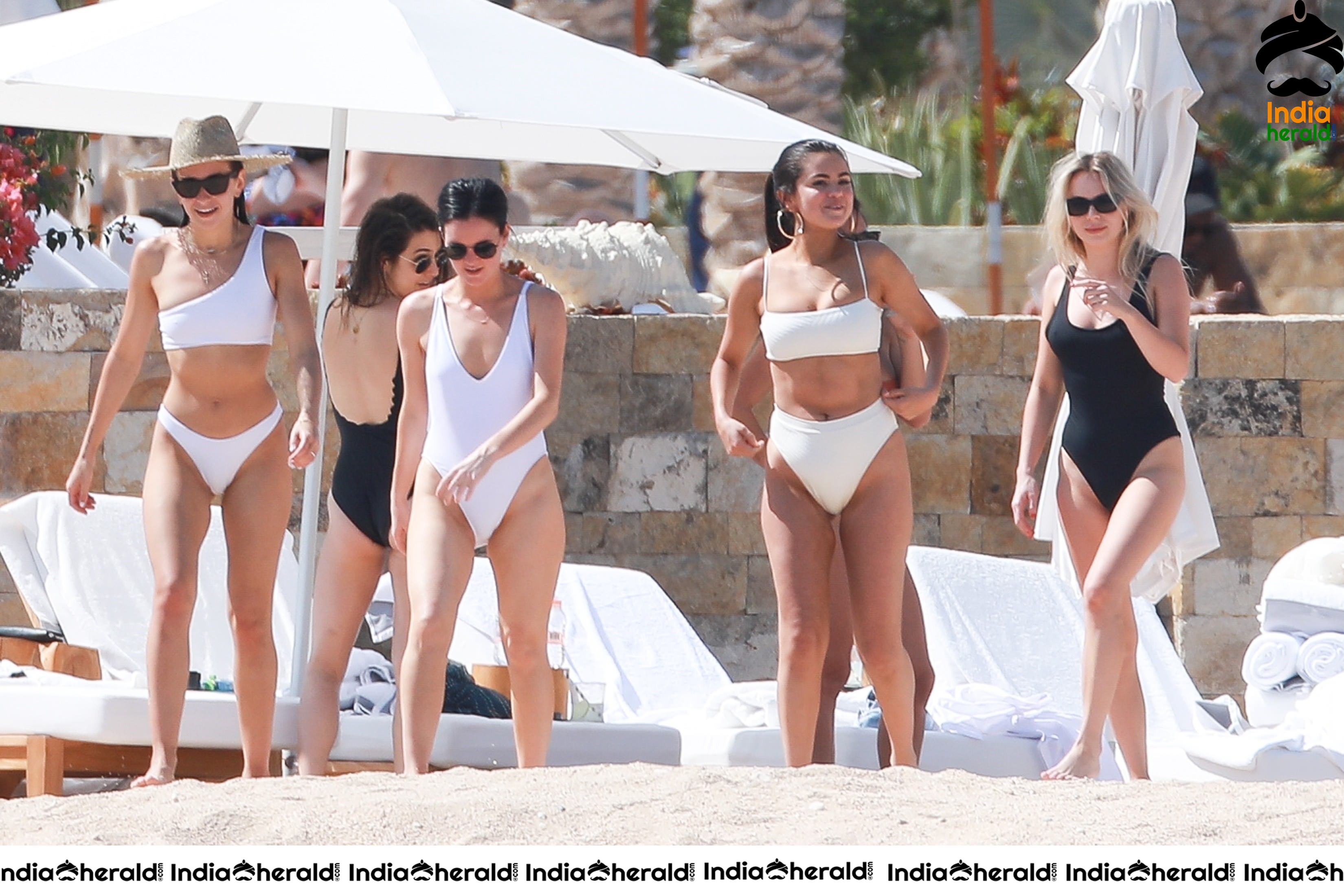 Selena Gomez Wearing A Bikini With Friends In A Beach Set 1
