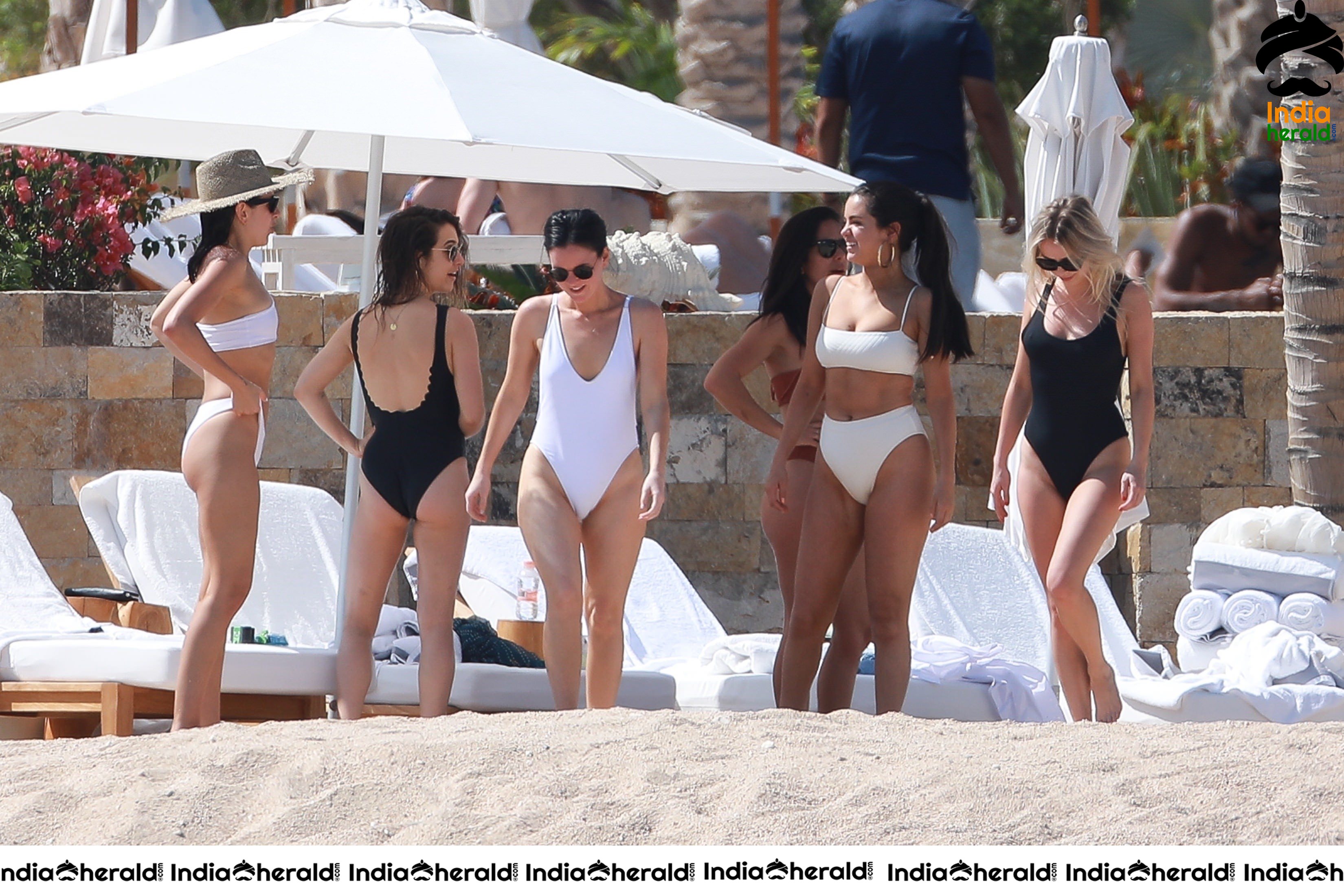 Selena Gomez Wearing A Bikini With Friends In A Beach Set 1