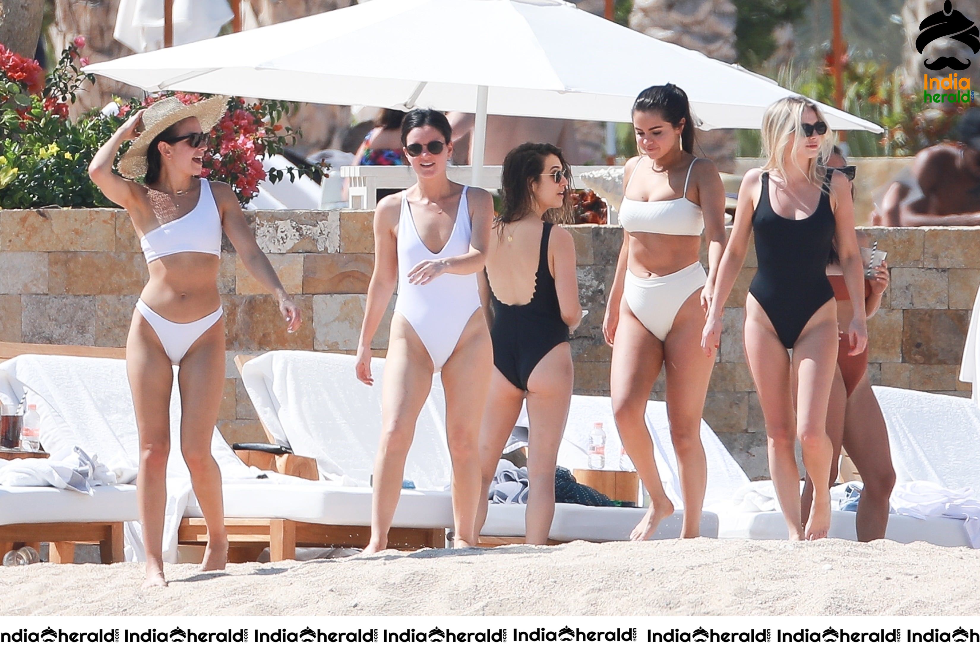 Selena Gomez Wearing A Bikini With Friends In A Beach Set 1