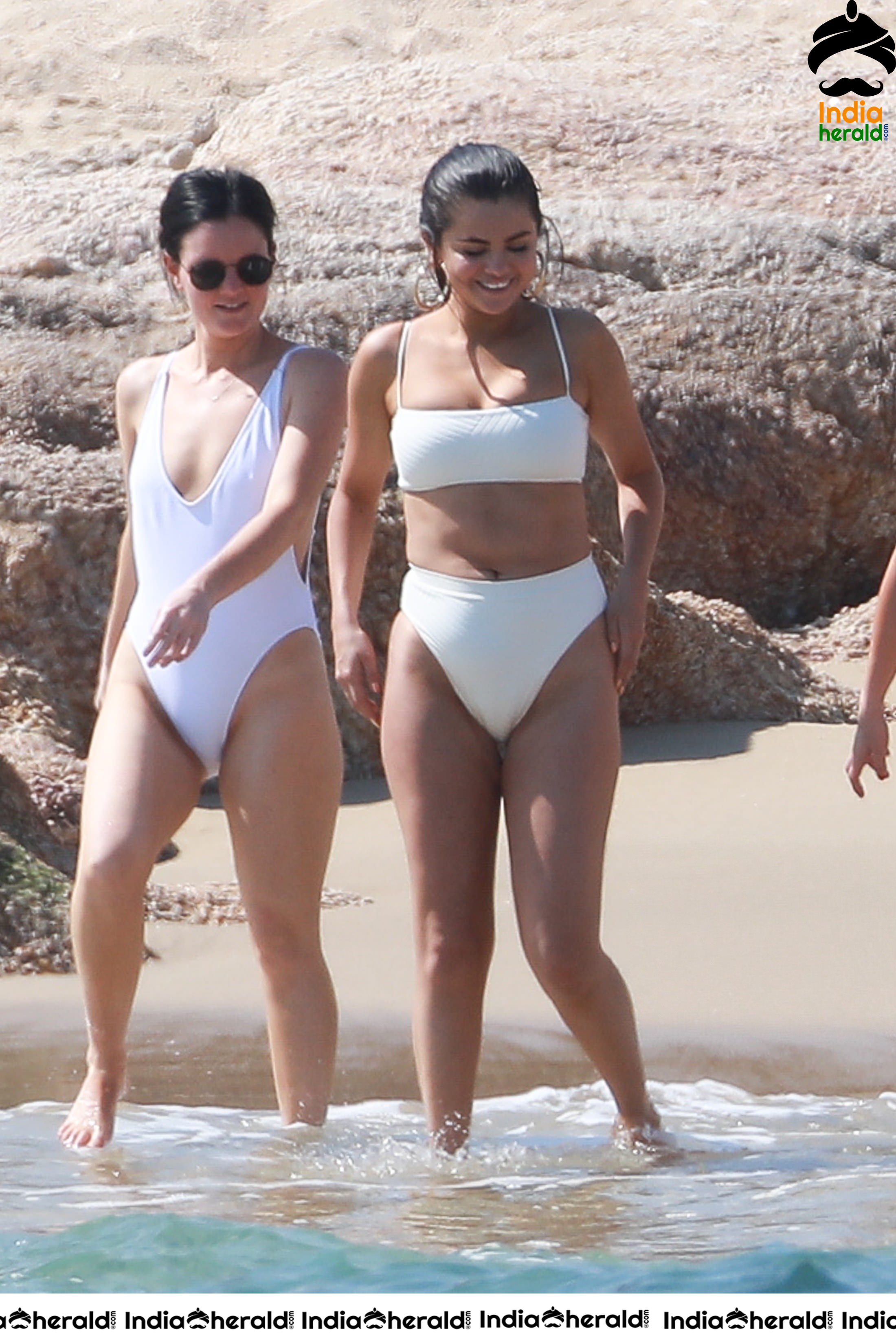 Selena Gomez Wearing A Bikini With Friends In A Beach Set 4