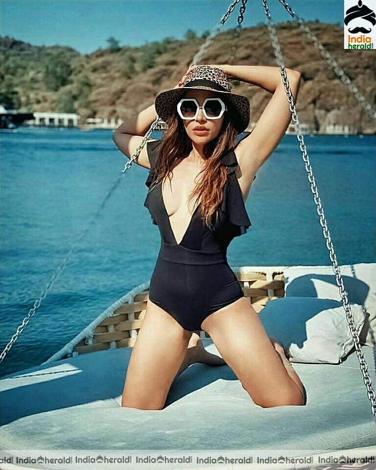 Shama Sikander Hot Sizzling Stills