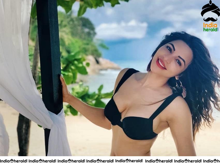 Shama Sikander Hottest Bikini Clicks Set 1