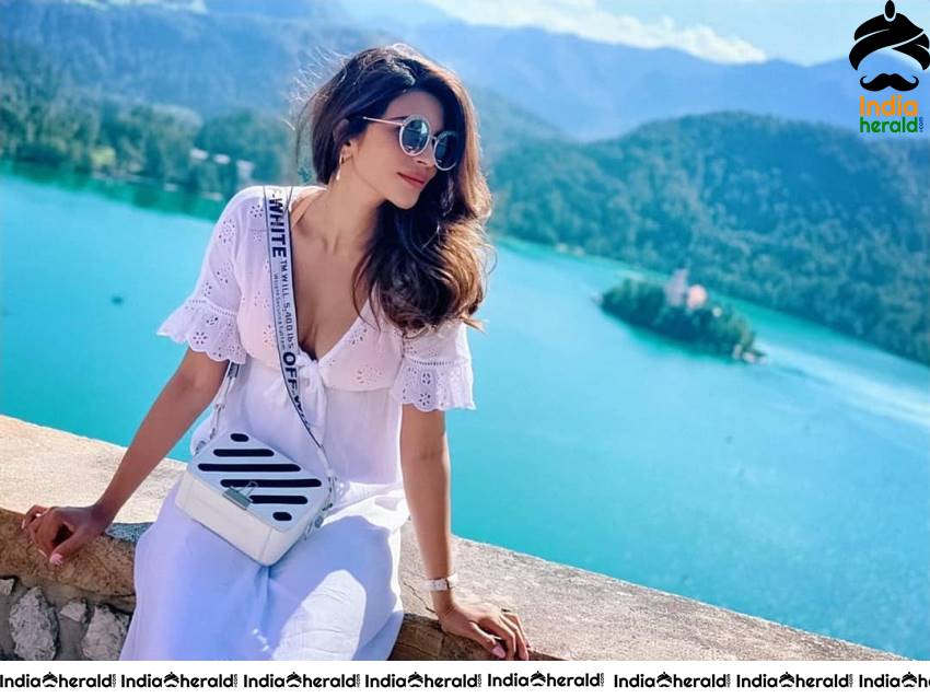 Shama Sikander Hottest Bikini Clicks Set 1