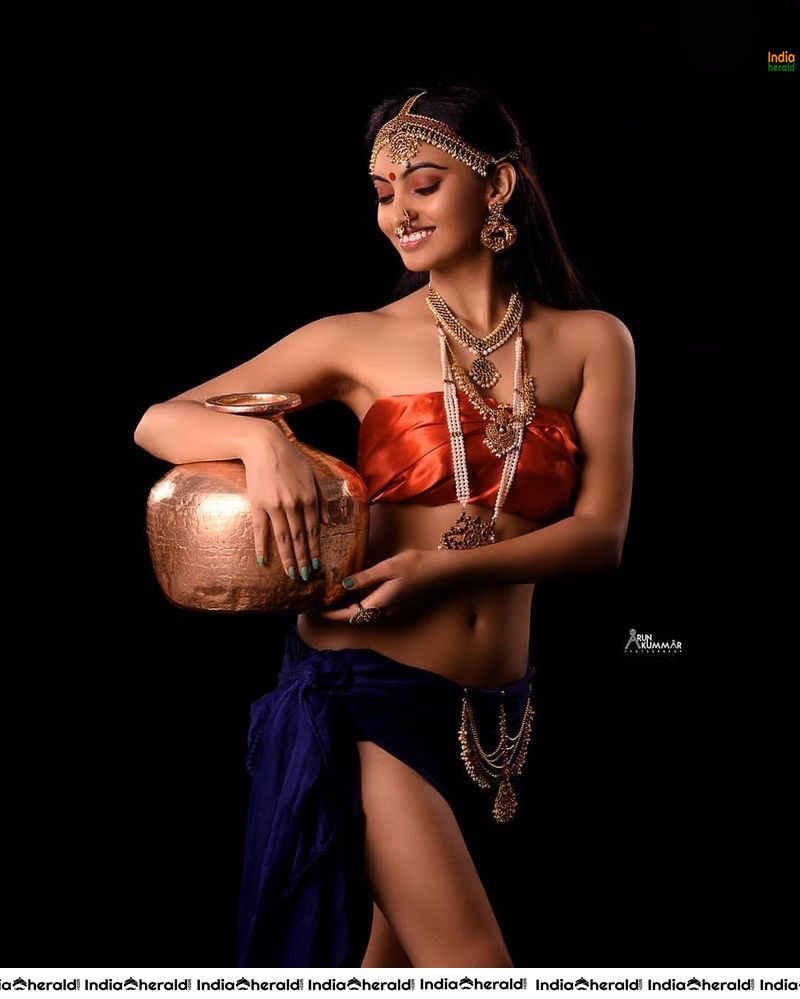 Shama Taj Hot Bikini and Tempting Hot Exposing Photos Collection Set 1