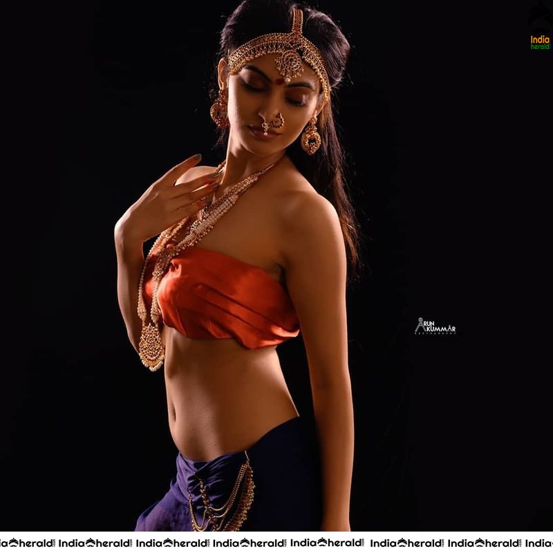 Shama Taj Hot Bikini and Tempting Hot Exposing Photos Collection Set 1