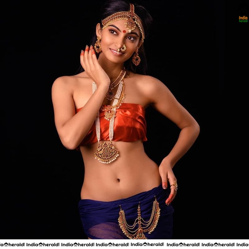 Shama Taj Hot Bikini and Tempting Hot Exposing Photos Collection Set 1