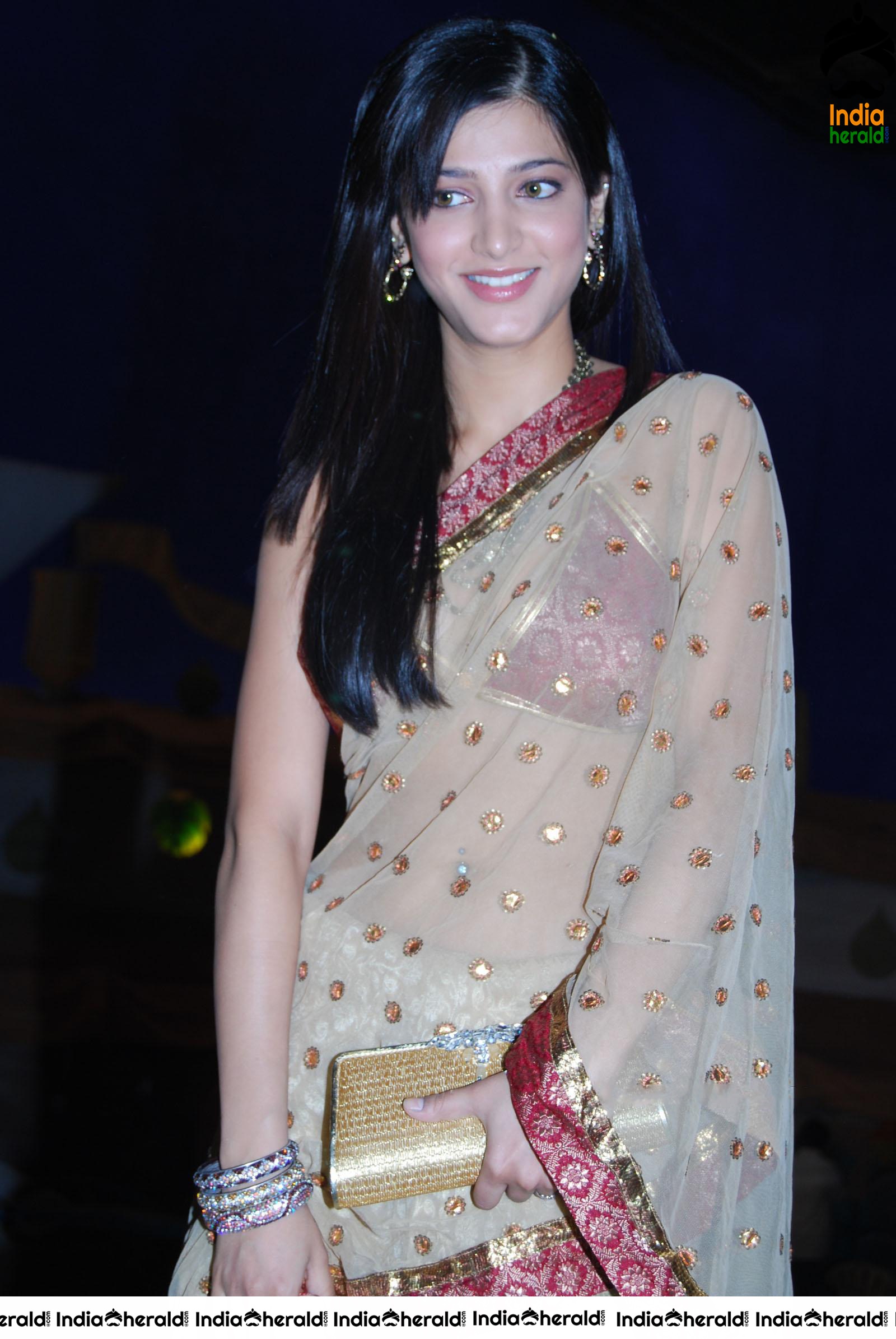 Shruti Haasan exposing her Brassiere when she was wearing a Transparent Saree