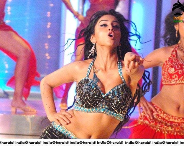 Sizzler Shriya Saran Hot Photos from Tulasi movie Set 1