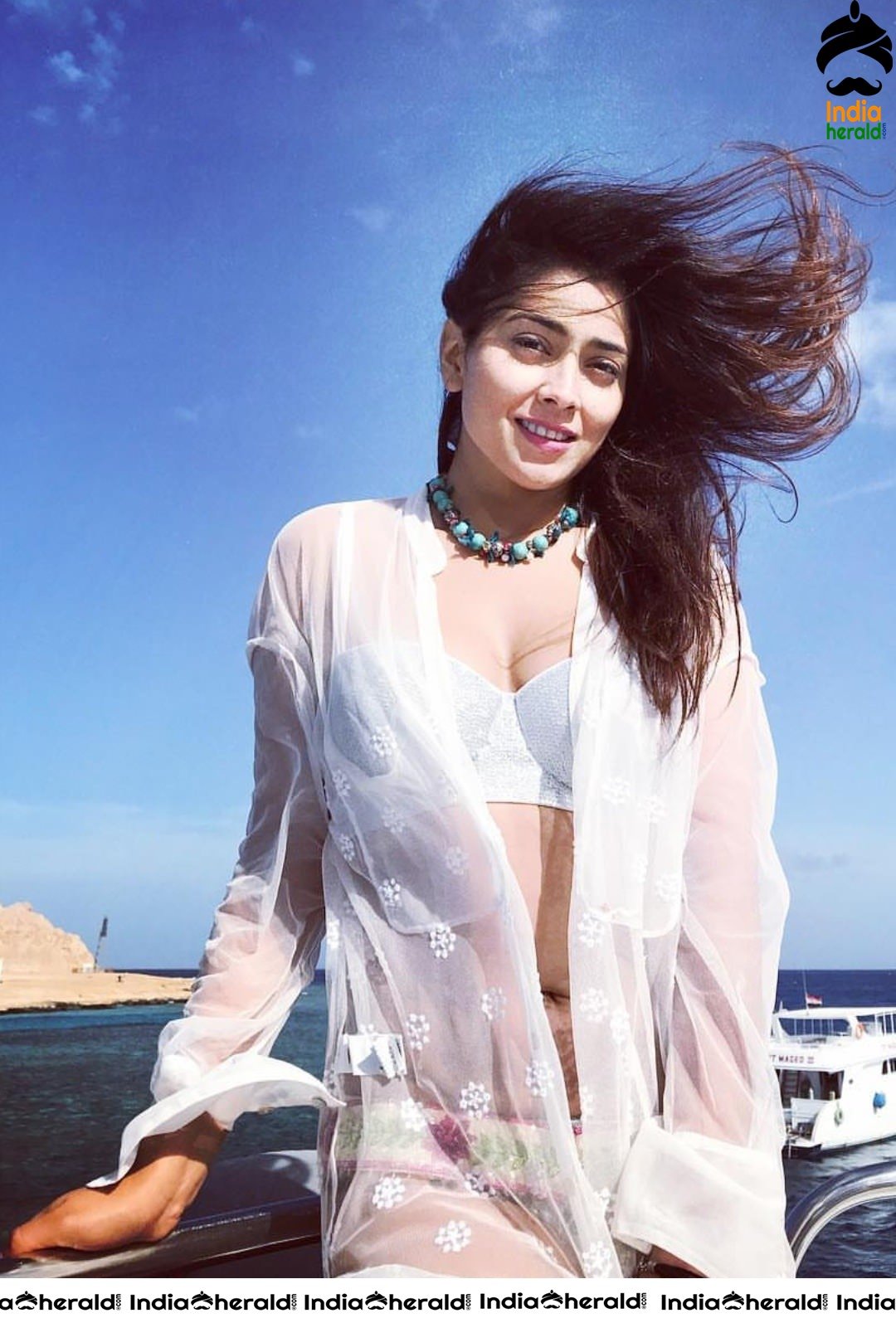 Sizzling Hot Clicks of Shriya Saran to bring your lustful desires