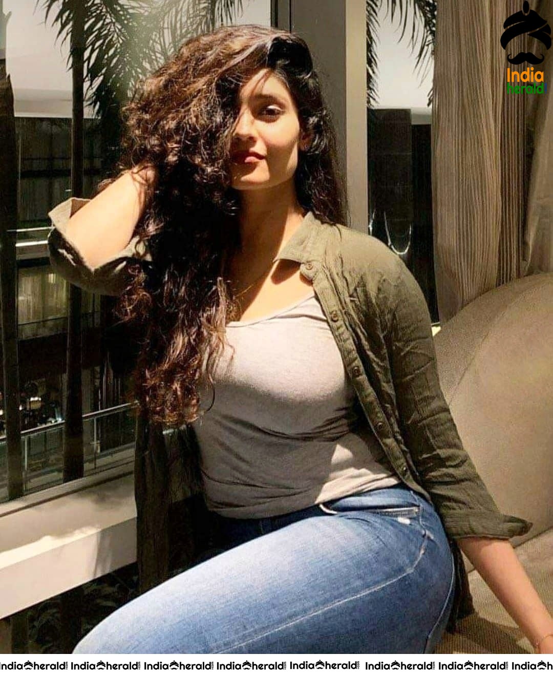 Sizzling Hot Photos Collection of Ritika Singh Set 2