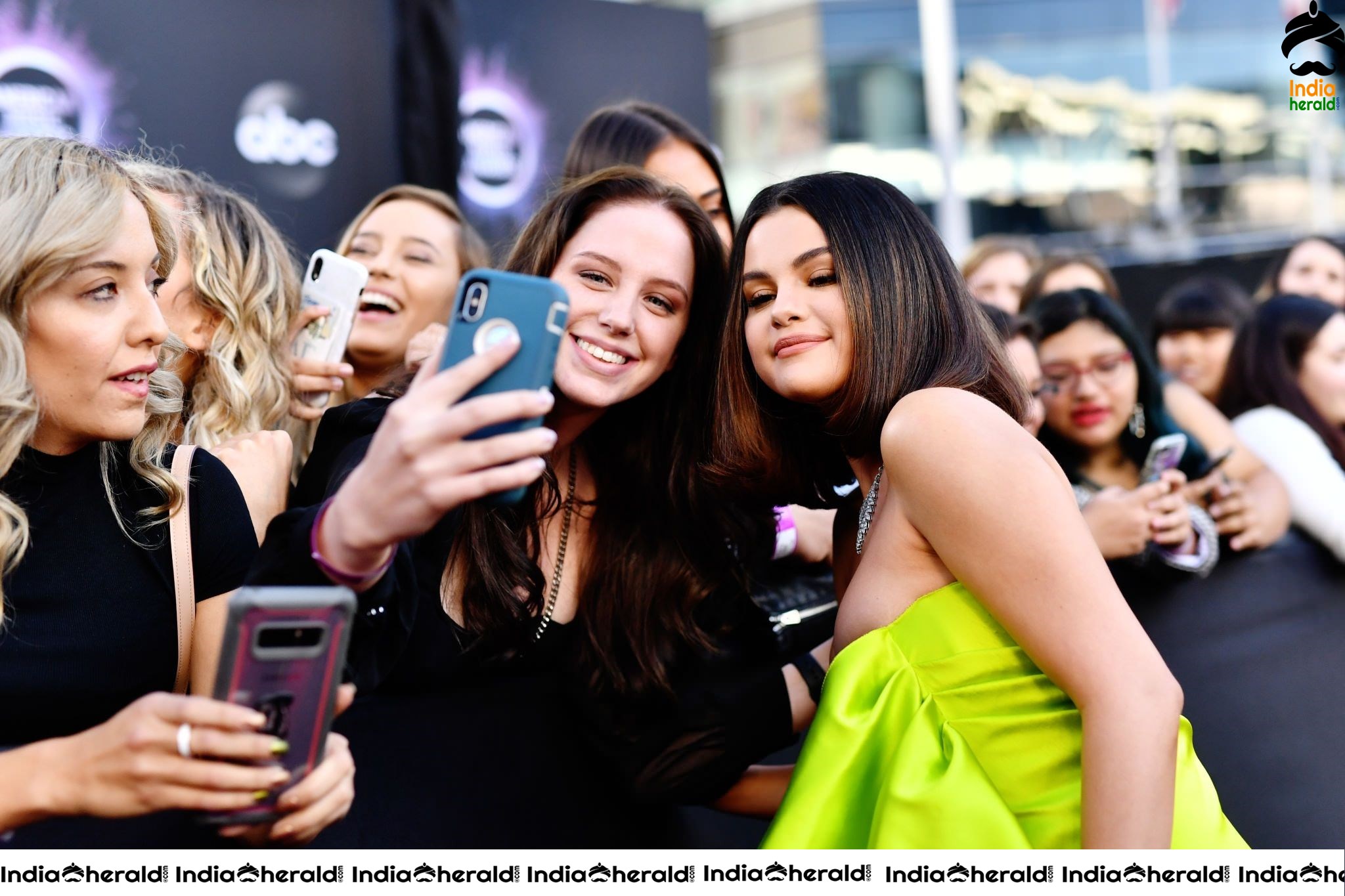 Sizzling Hot Selena Gomez shows her Hot Cleavage and Tempts us at AMC Awards Set 1