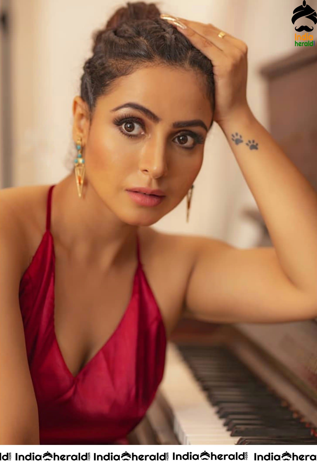 Sizzling Latest Hot Photos of Nandini Rai