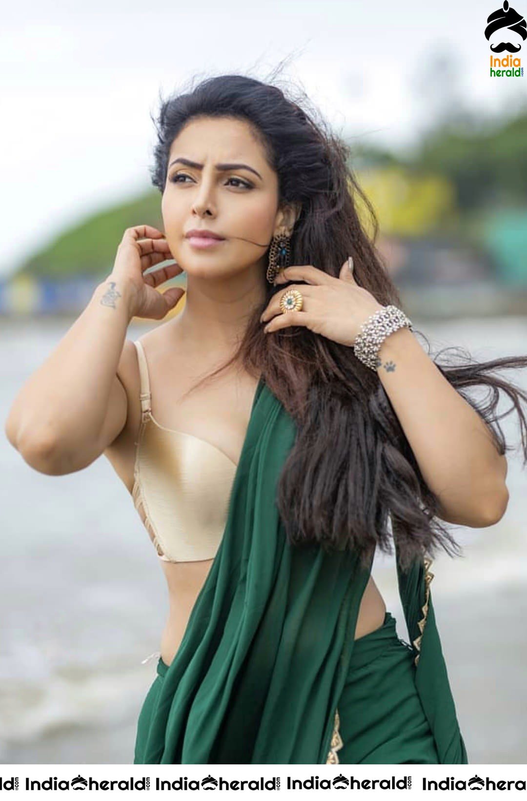 Sizzling Latest Hot Photos of Nandini Rai