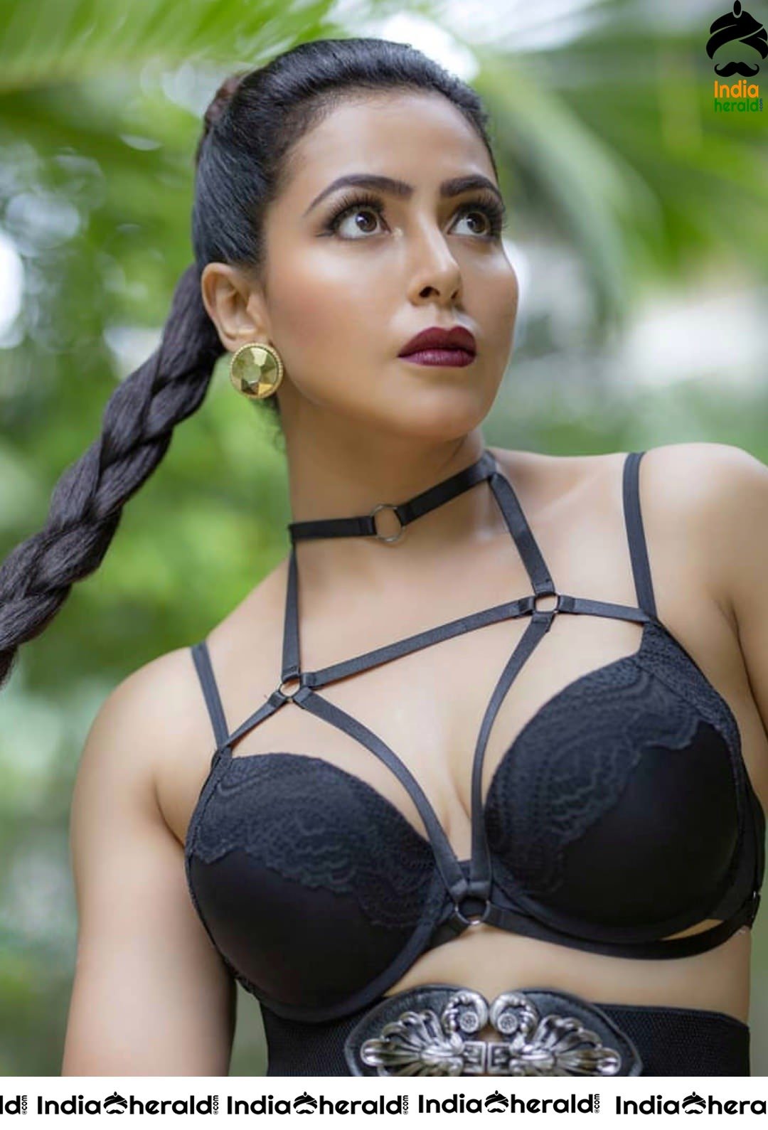 Sizzling Latest Hot Photos of Nandini Rai