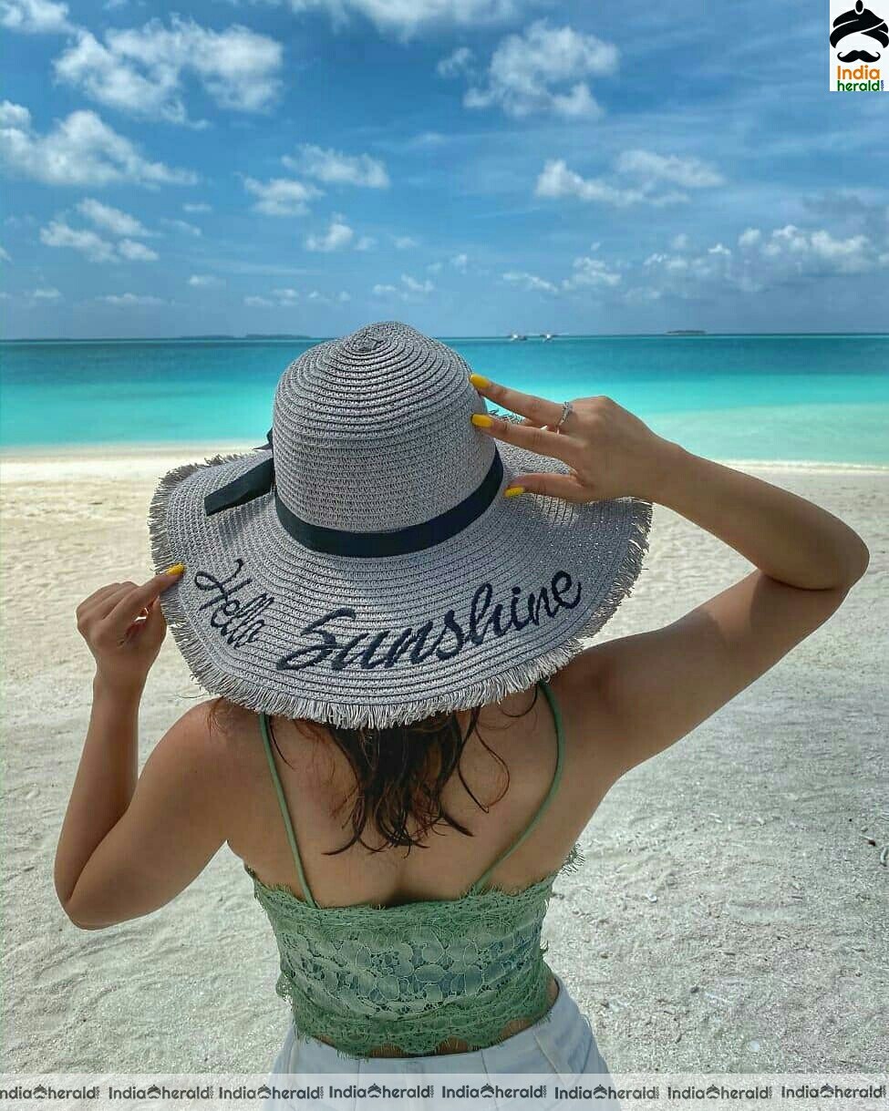 Sizzling Shirley Setia Enjoying Her Vacation At Maldives