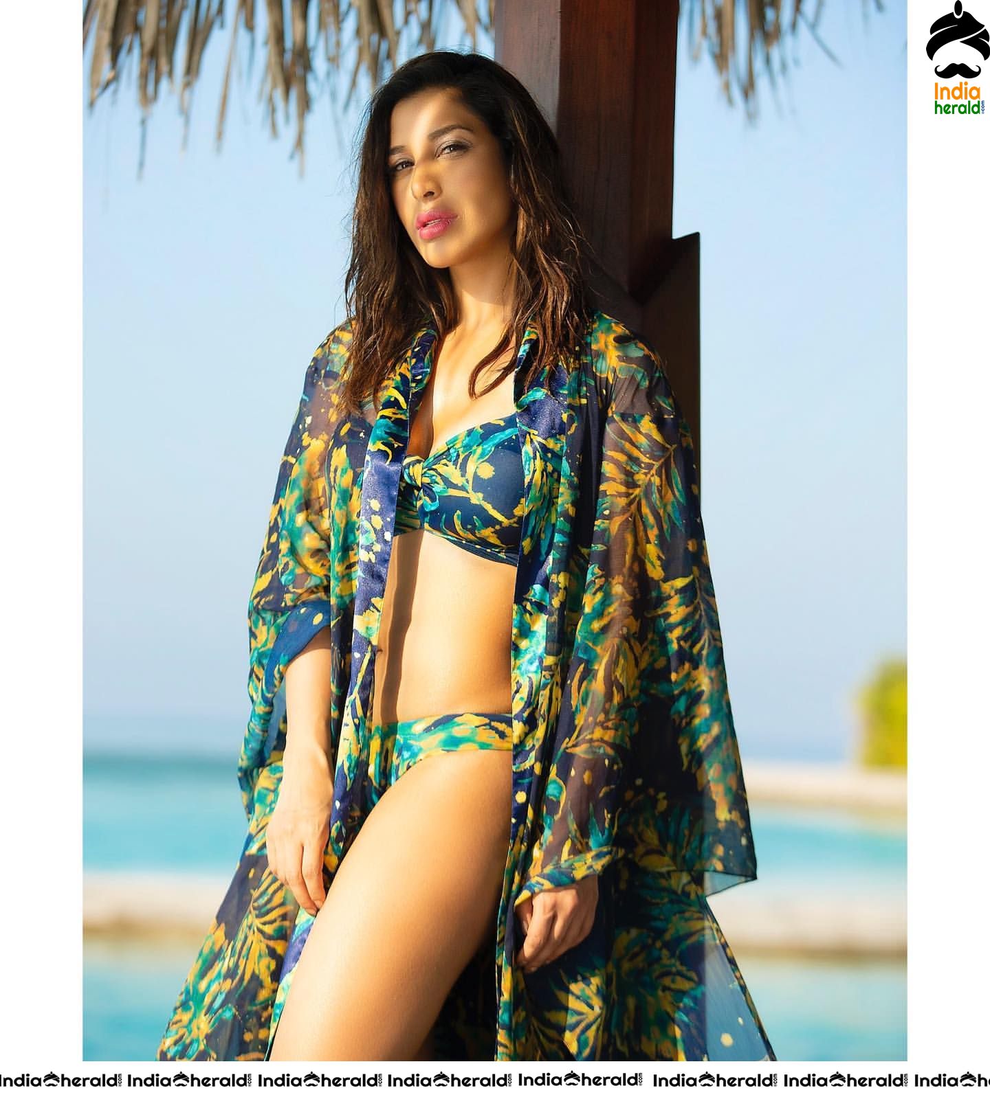 Sophie Choudry Bikini Photos Exposing her Hot Body by Beach Side Set 1