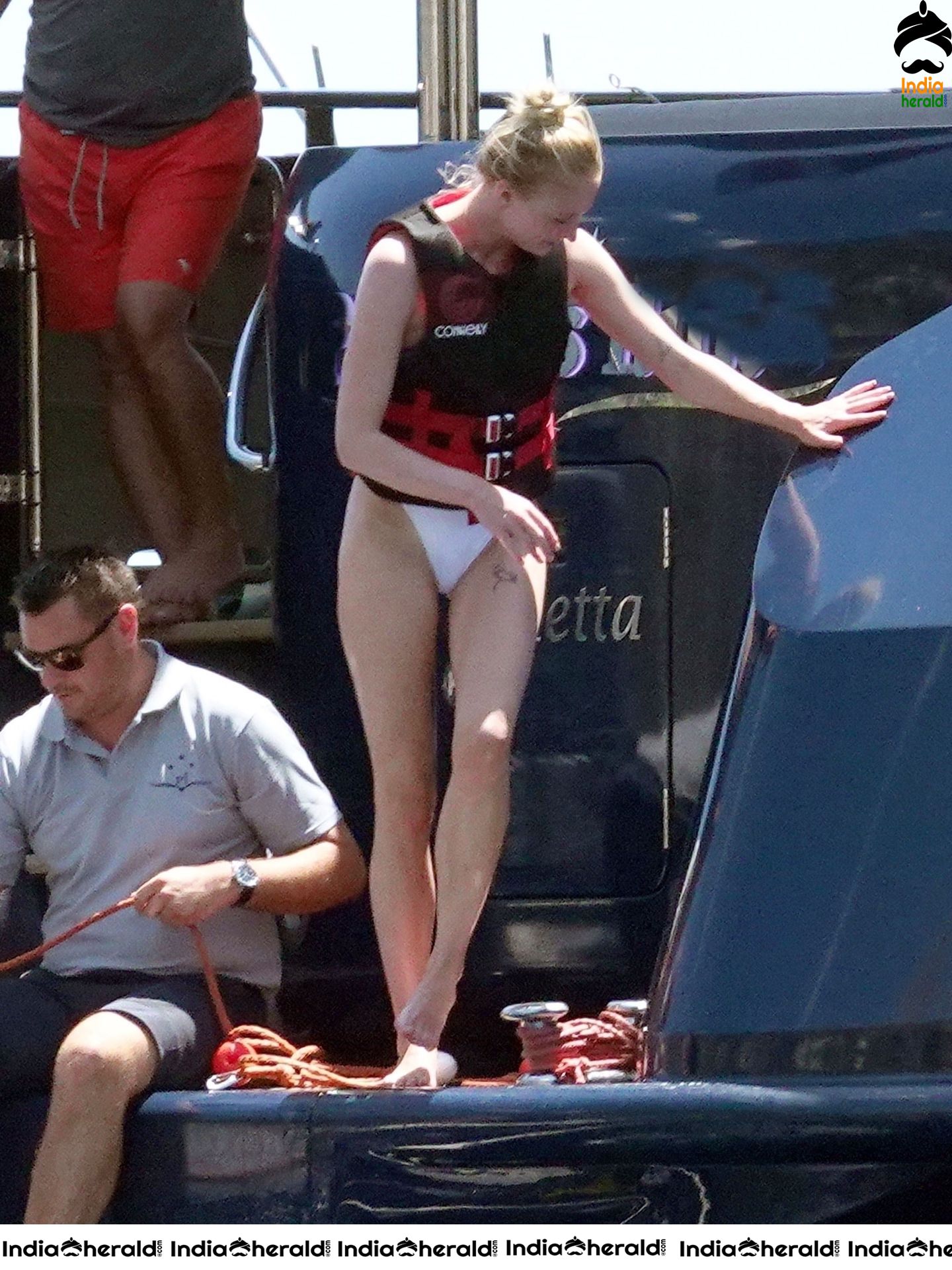 Sophie Turner Hot butt show in Bikini while enjoying with Boyfriend at a Yacht Set 2