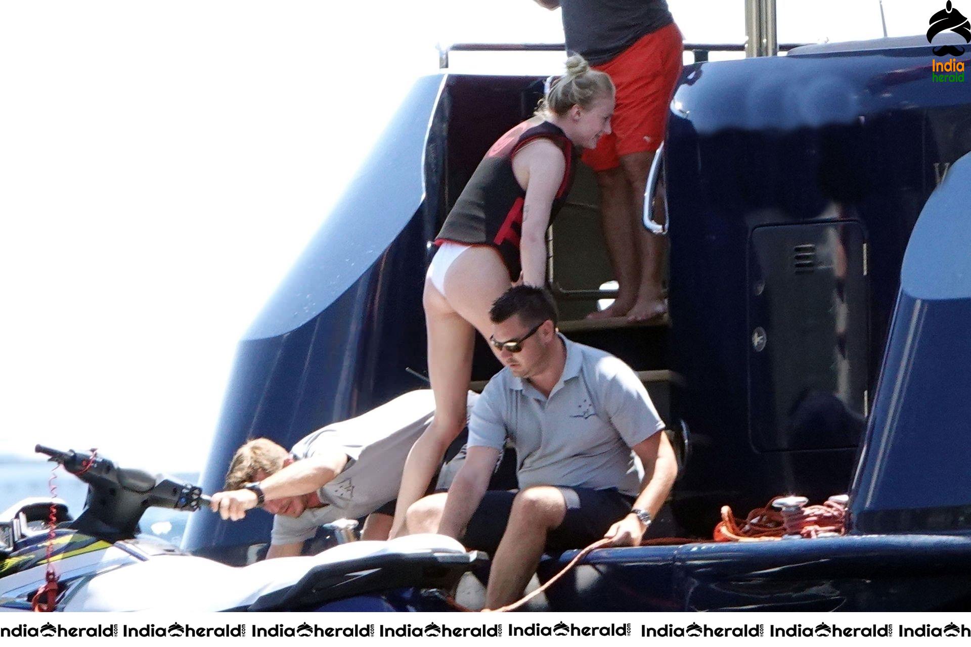 Sophie Turner Hot butt show in Bikini while enjoying with Boyfriend at a Yacht Set 2