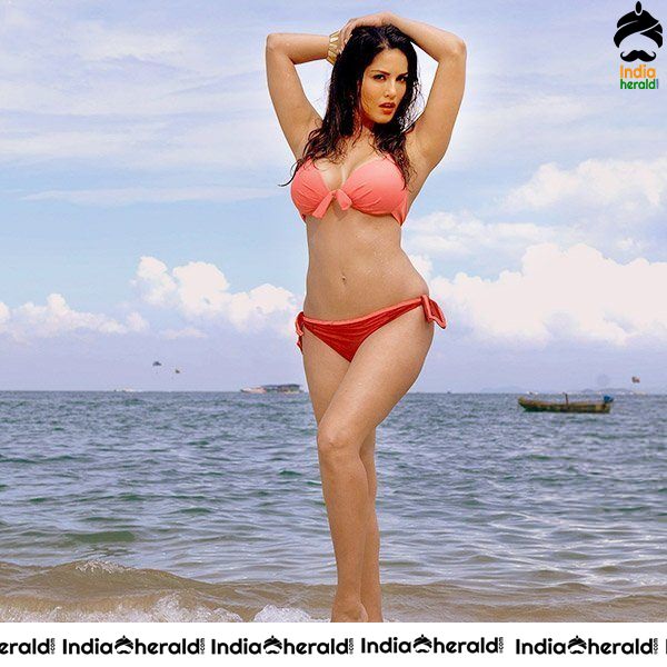 Sunny Leone Hot Exposing Bikini Photos Collection Set 2