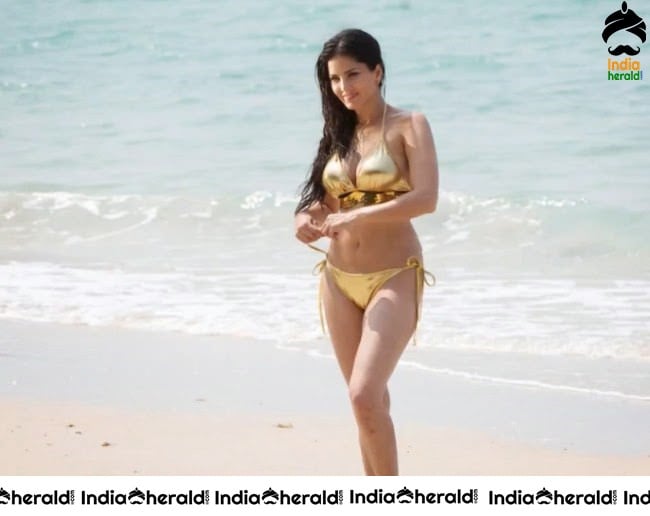 Sunny Leone Hot Exposing Bikini Photos Collection Set 2