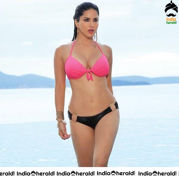 Sunny Leone Seducing In Hot Bikini Photos Set 1