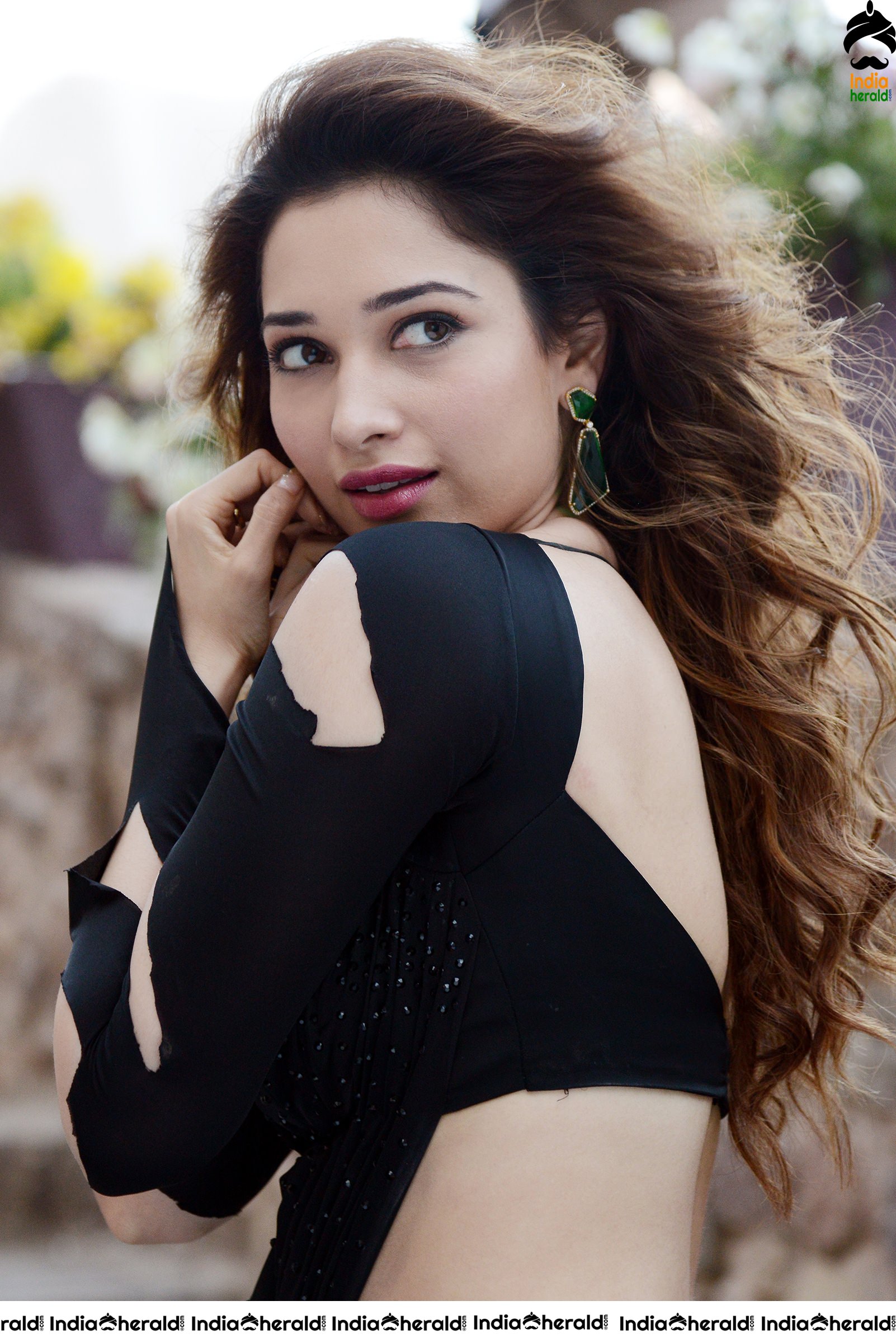 Tamanna Curvacaeous Milky Waist and Navel Hot Photos Collection