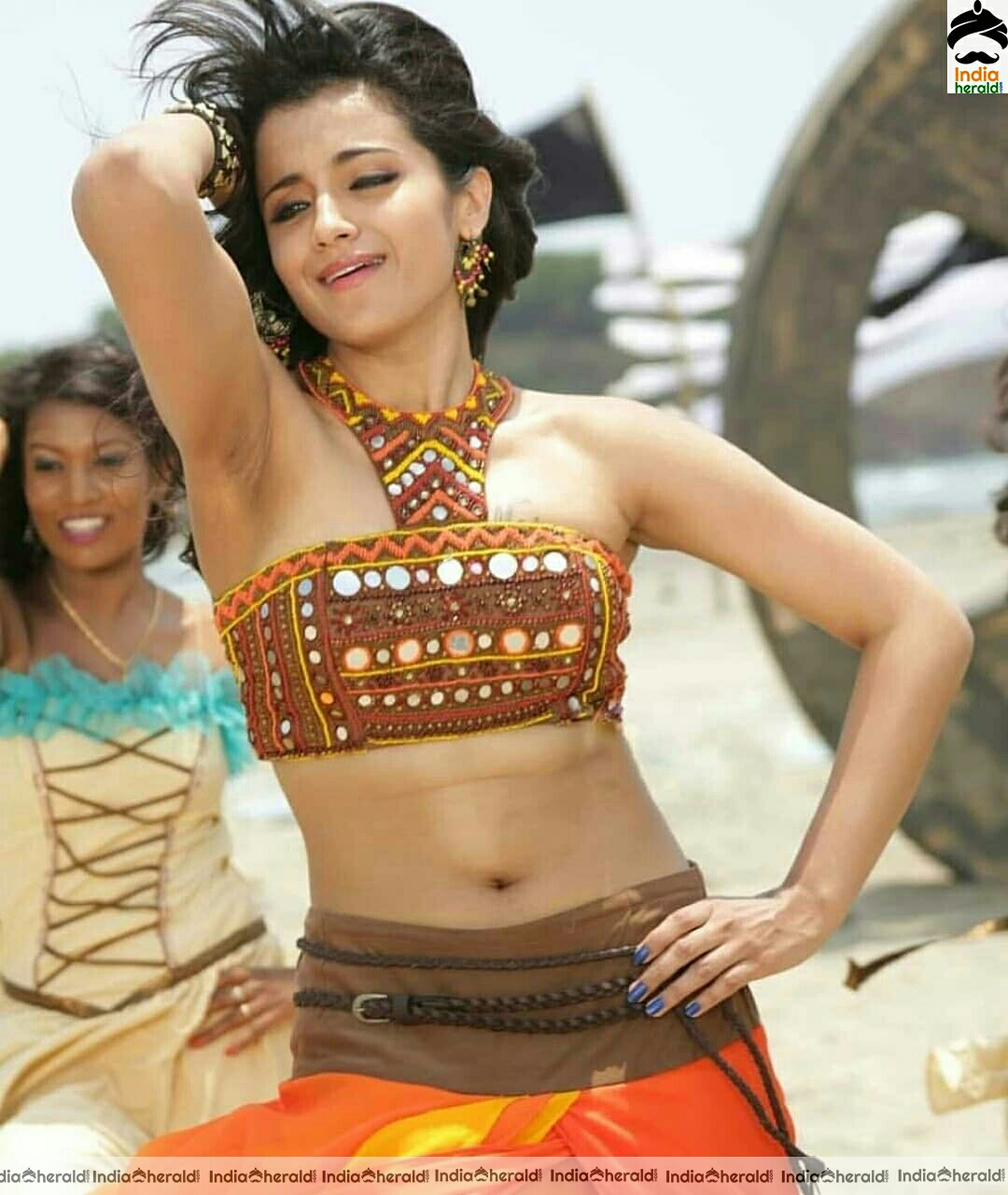 Trisha Exposes Her Deep Navel And Hot Waist Curves In These Tempting Stills