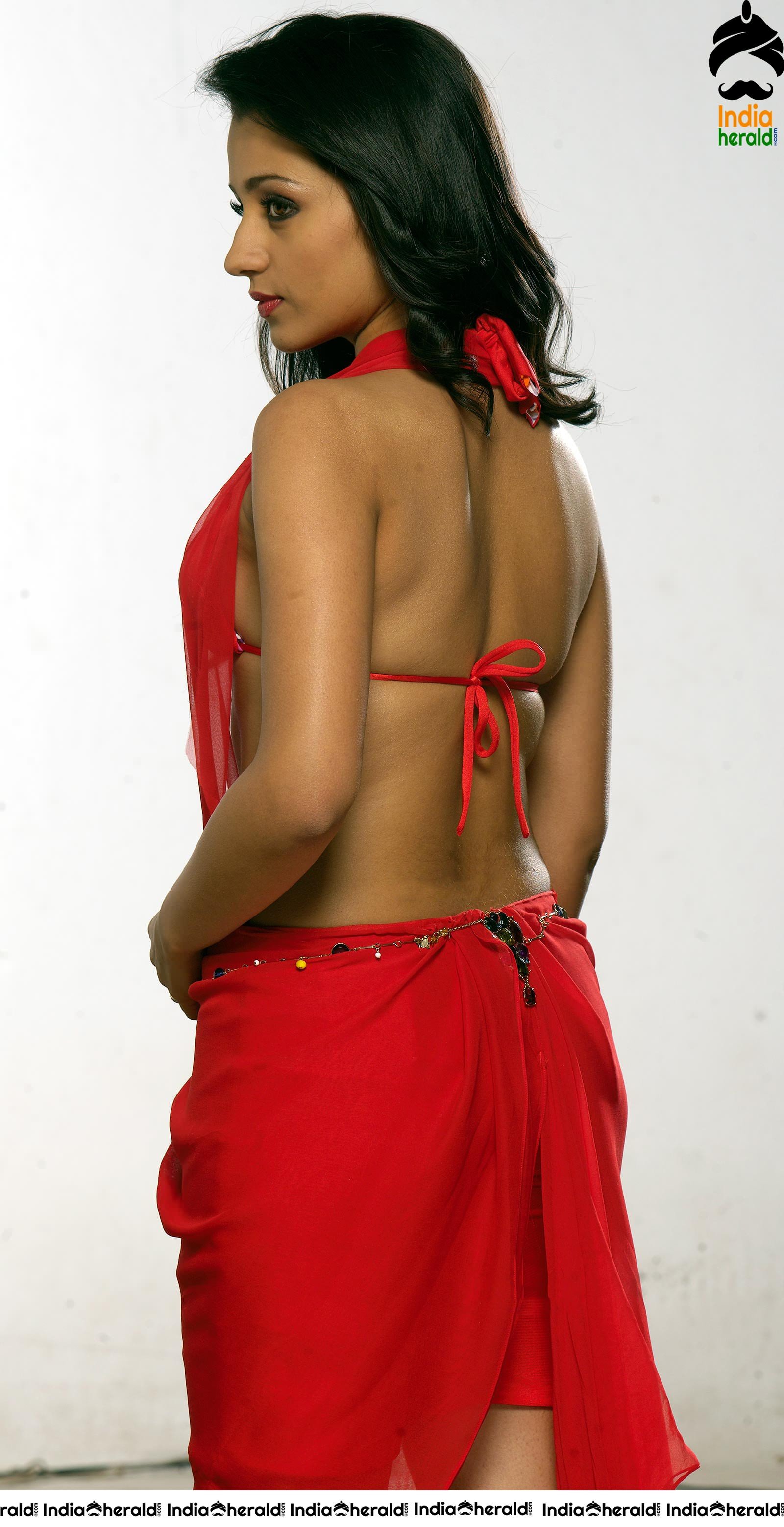Trisha flaunting her Bare Back and Sexy waist by wearing just Red Brassiere in these RED HOT PHOTOS