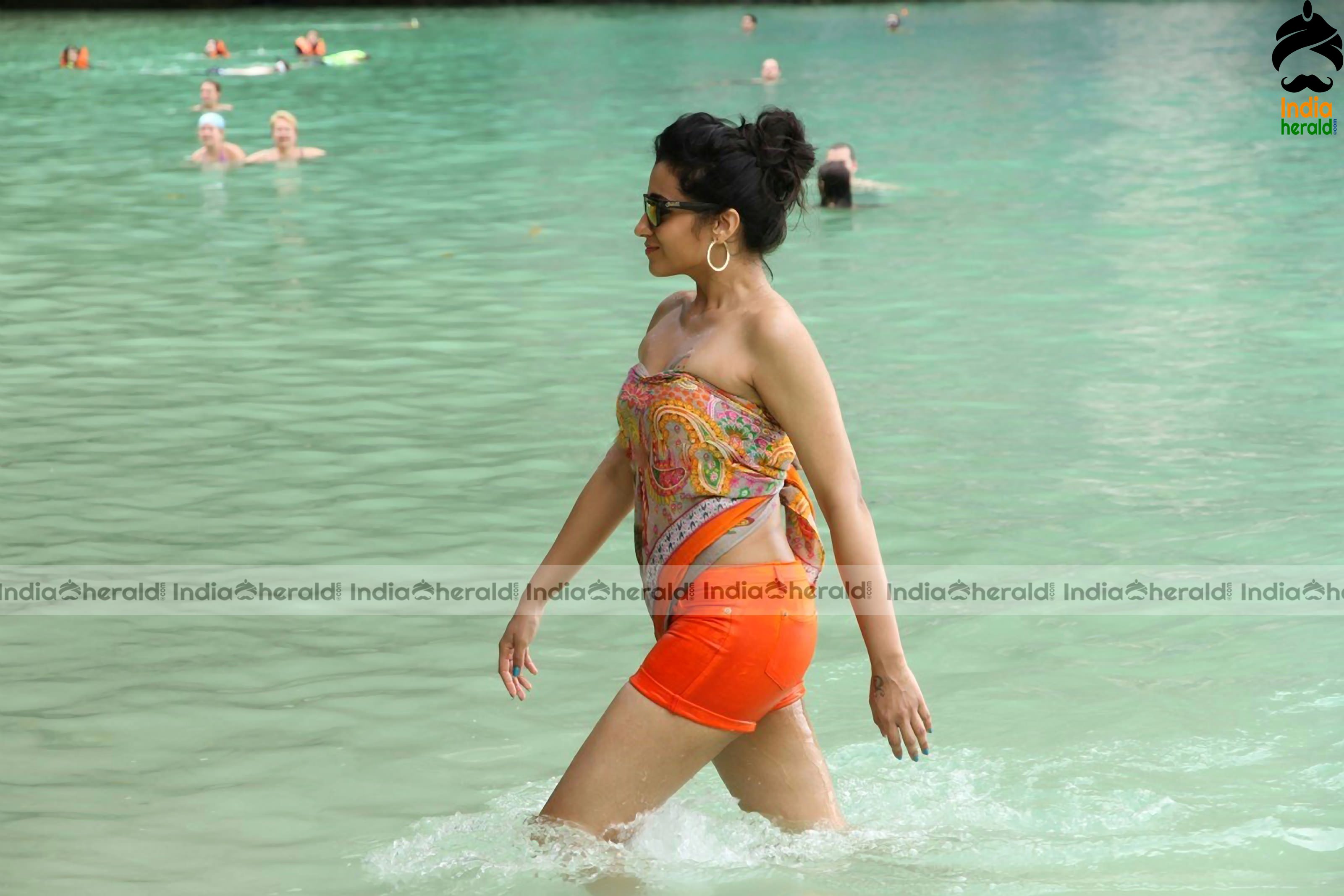 Trisha Krishnan Unseen Hot HD Bikini Photos in Beach where she gets wet and erects our Mood Set 2