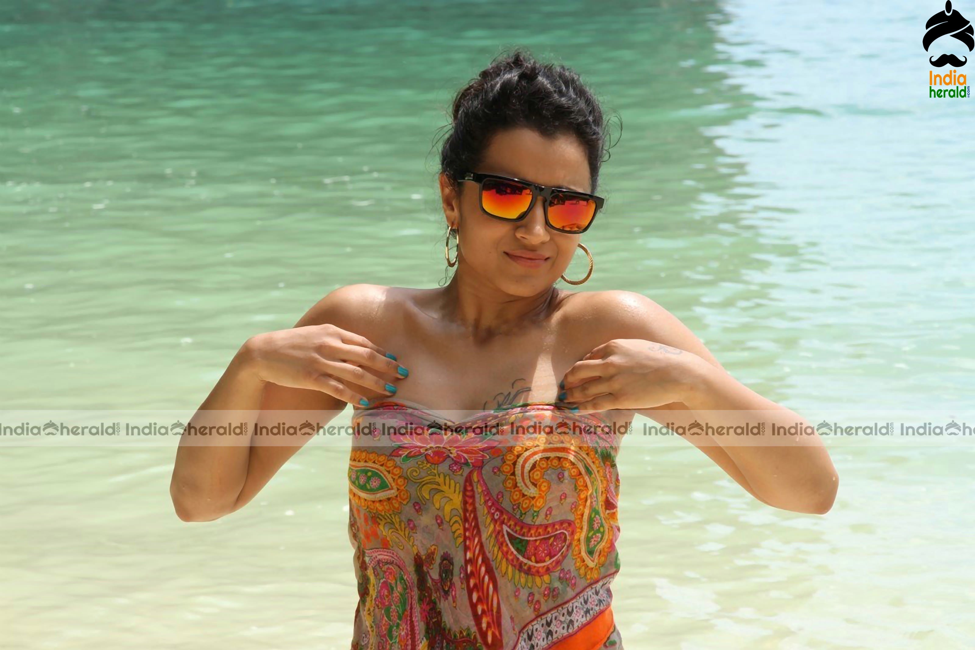 Trisha Krishnan Unseen Hot HD Bikini Photos in Beach where she gets wet and erects our Mood Set 2