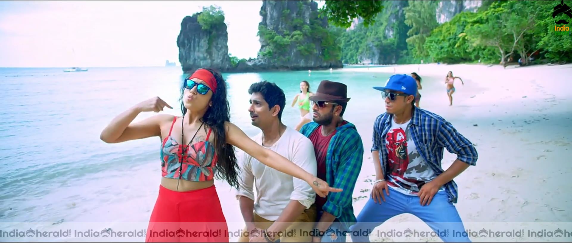 Trisha Unseen Hot Photos in Bikini Exposing Big Cleavage and Deep Navel Set 5