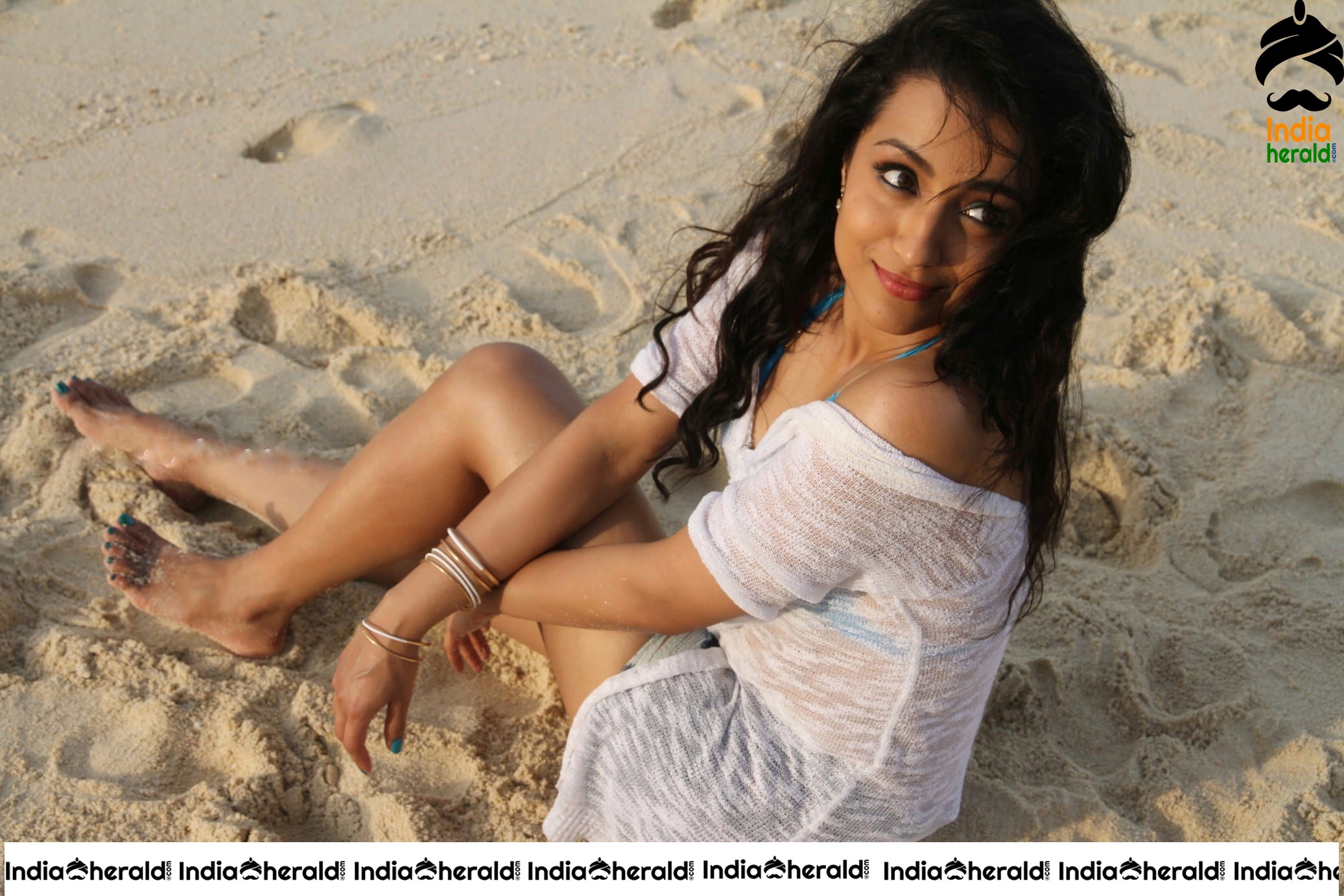 Unseen Latest Hot Photos of Trisha Krishnan in Bikini Set 1