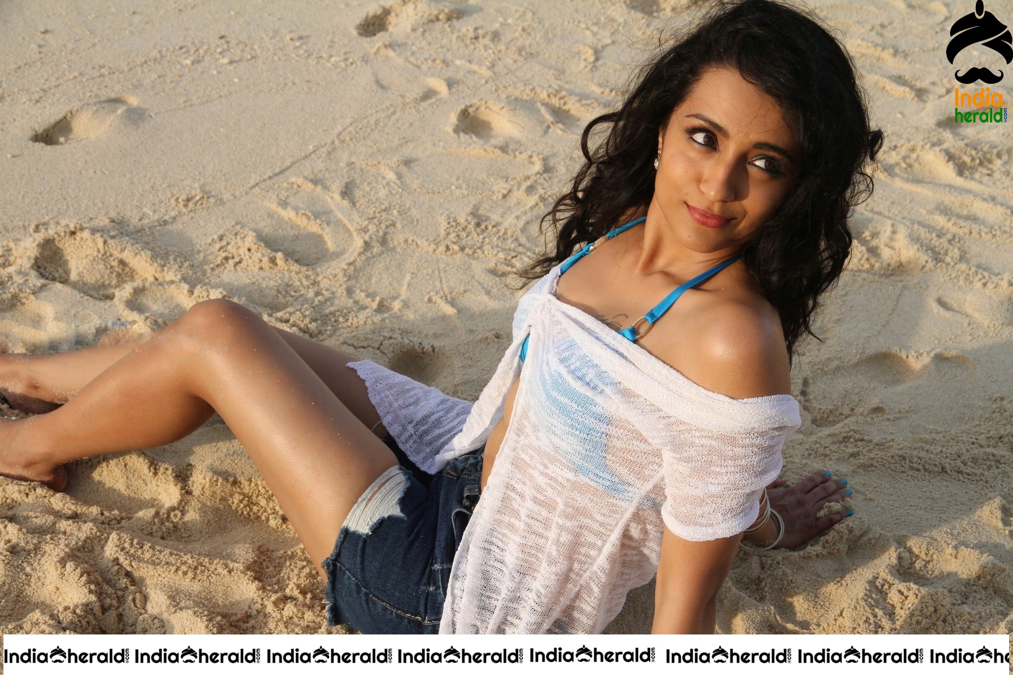 Unseen Latest Hot Photos of Trisha Krishnan in Bikini Set 2