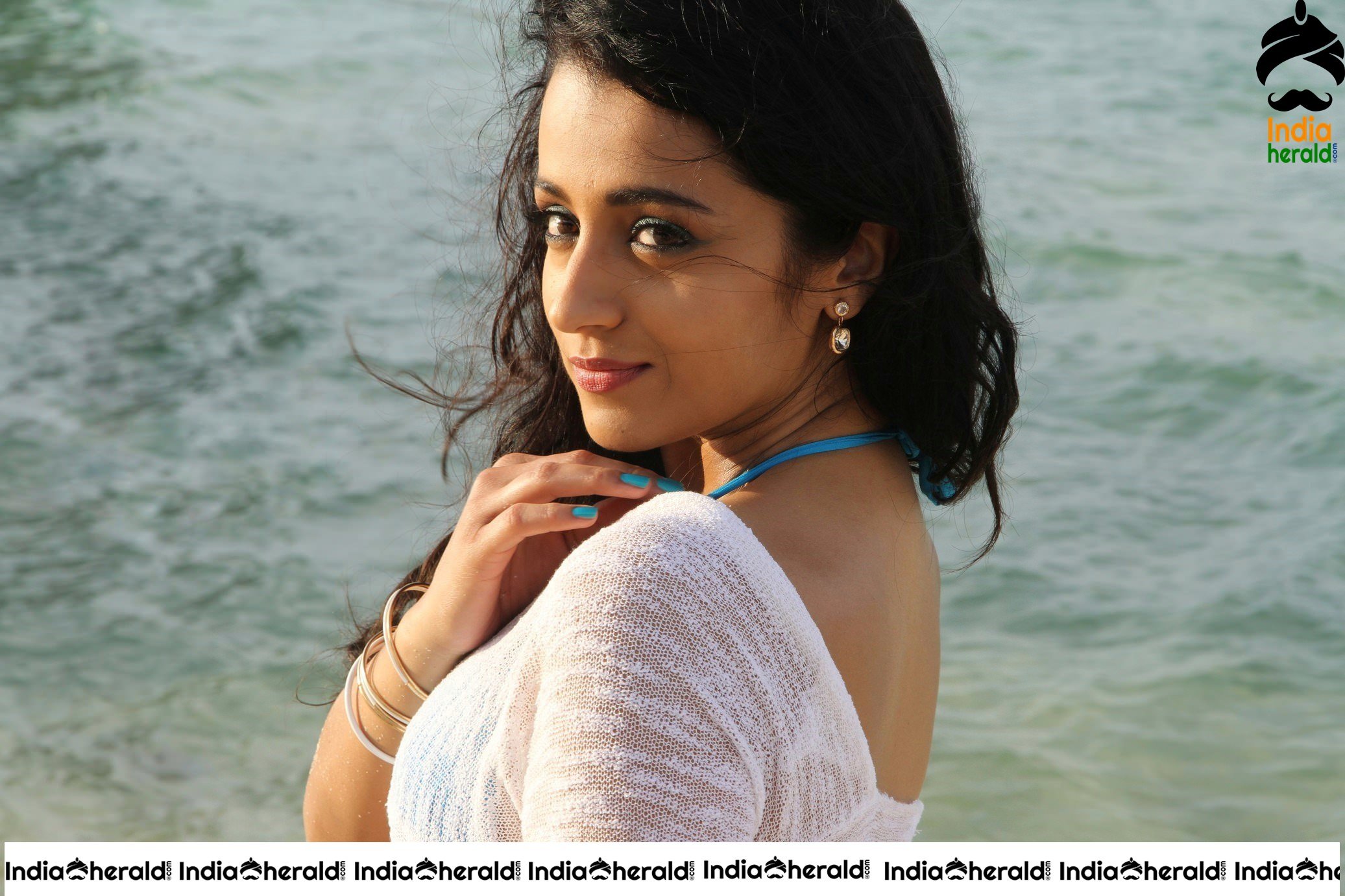 Unseen Latest Hot Photos of Trisha Krishnan in Bikini Set 2