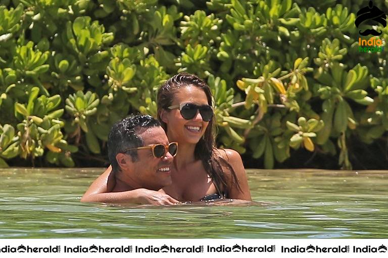 Unseen Rare Hot Photos of Pregnant Jessica Alba in Bikini Set 3