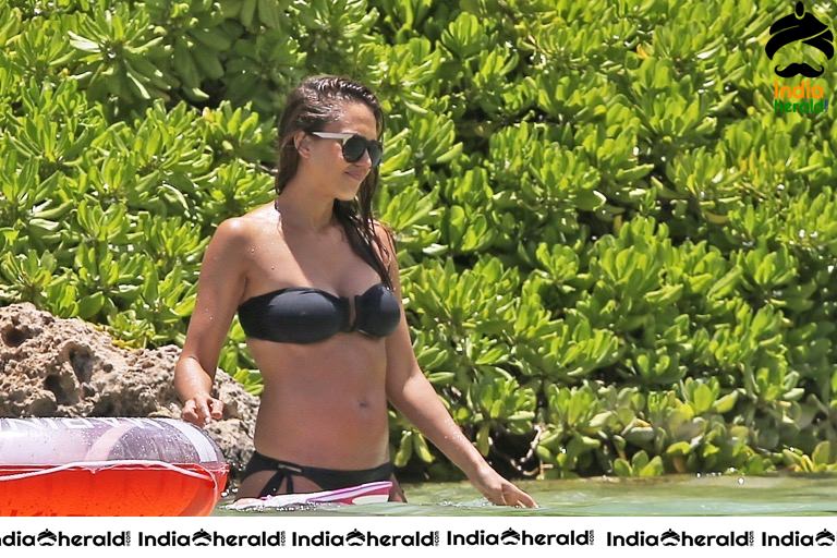 Unseen Rare Hot Photos of Pregnant Jessica Alba in Bikini Set 3