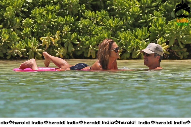 Unseen Rare Hot Photos of Pregnant Jessica Alba in Bikini Set 3