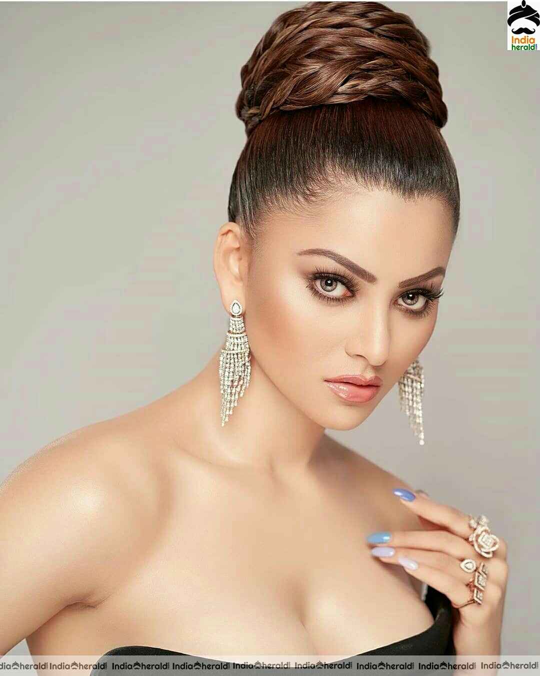 Urvashi Rautela Hot Compilation Stills