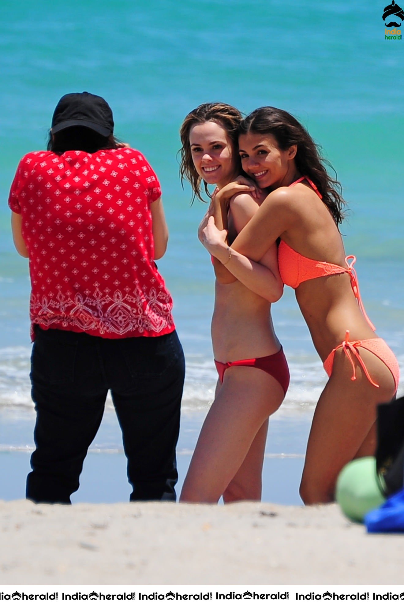 Victoria Justice Hot Photos in fluorescent Bikini exposing her Sexy Body and Tempting Assets Set 1
